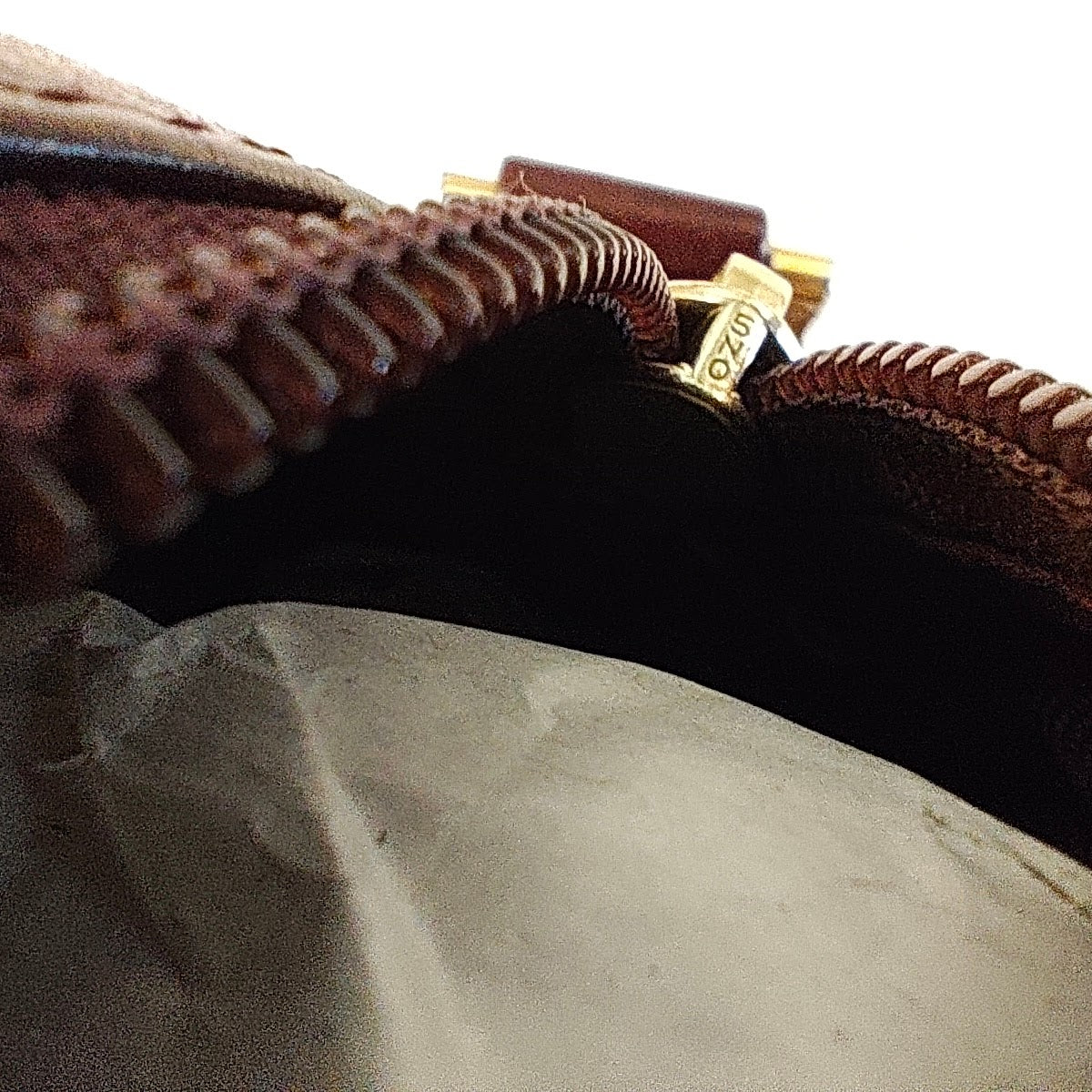 Cartier - Borsetta Elegante a Spalla con Tracolla in Pelle Bordeaux Vintage