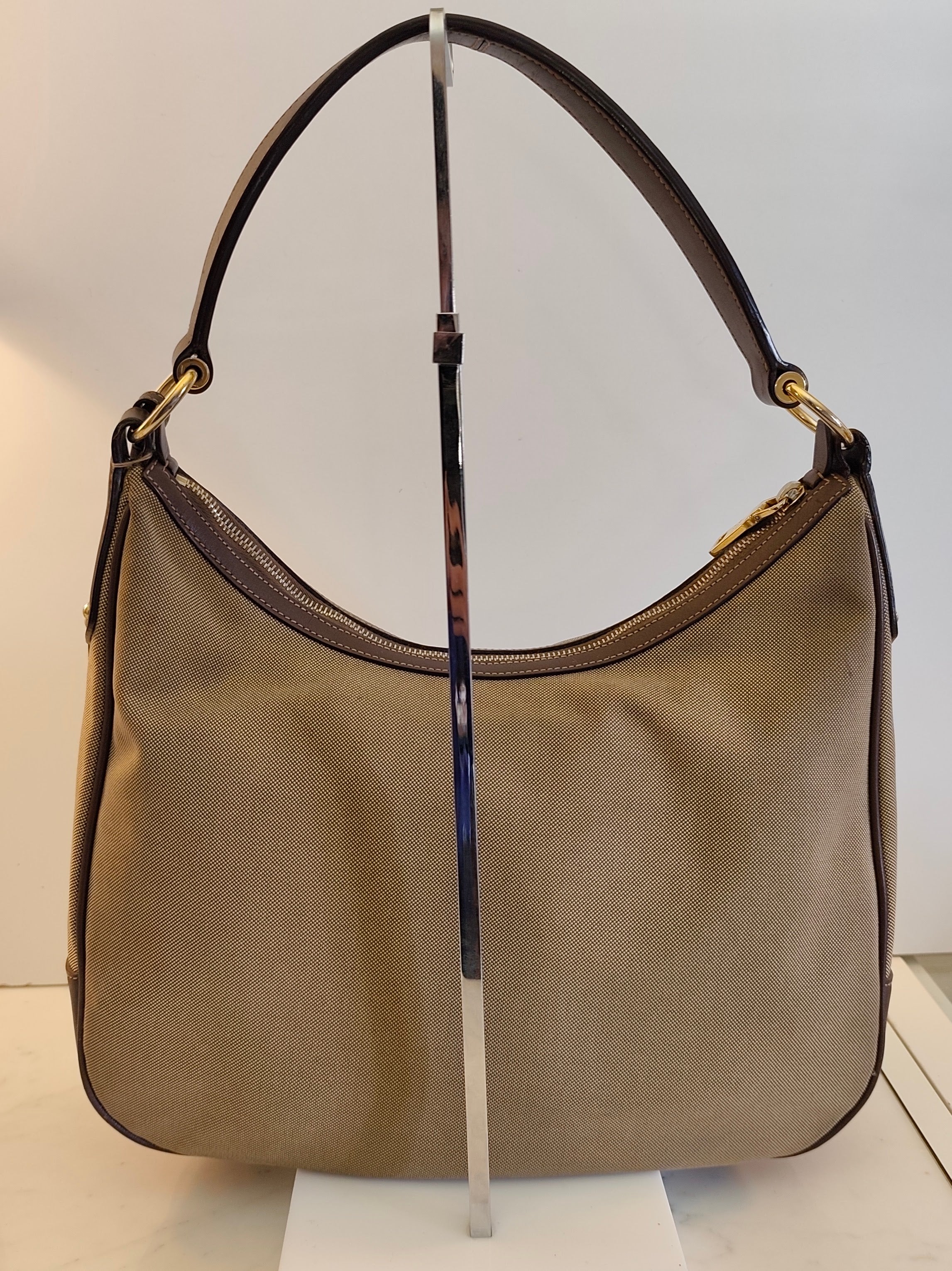 Prada – Borsa Hobo a Spalla Logo Jacquard in Canapa Beige e Pelle Marrone
