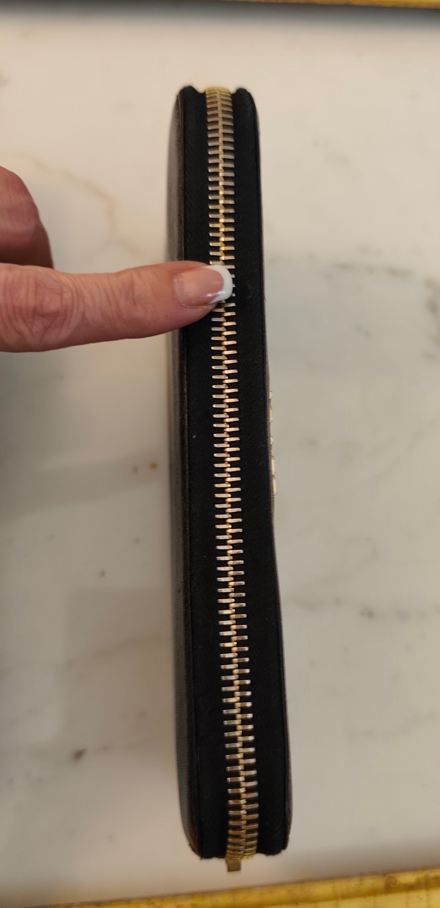 Prada – Portafoglio Continental Zip All-Around in Saffiano Nero