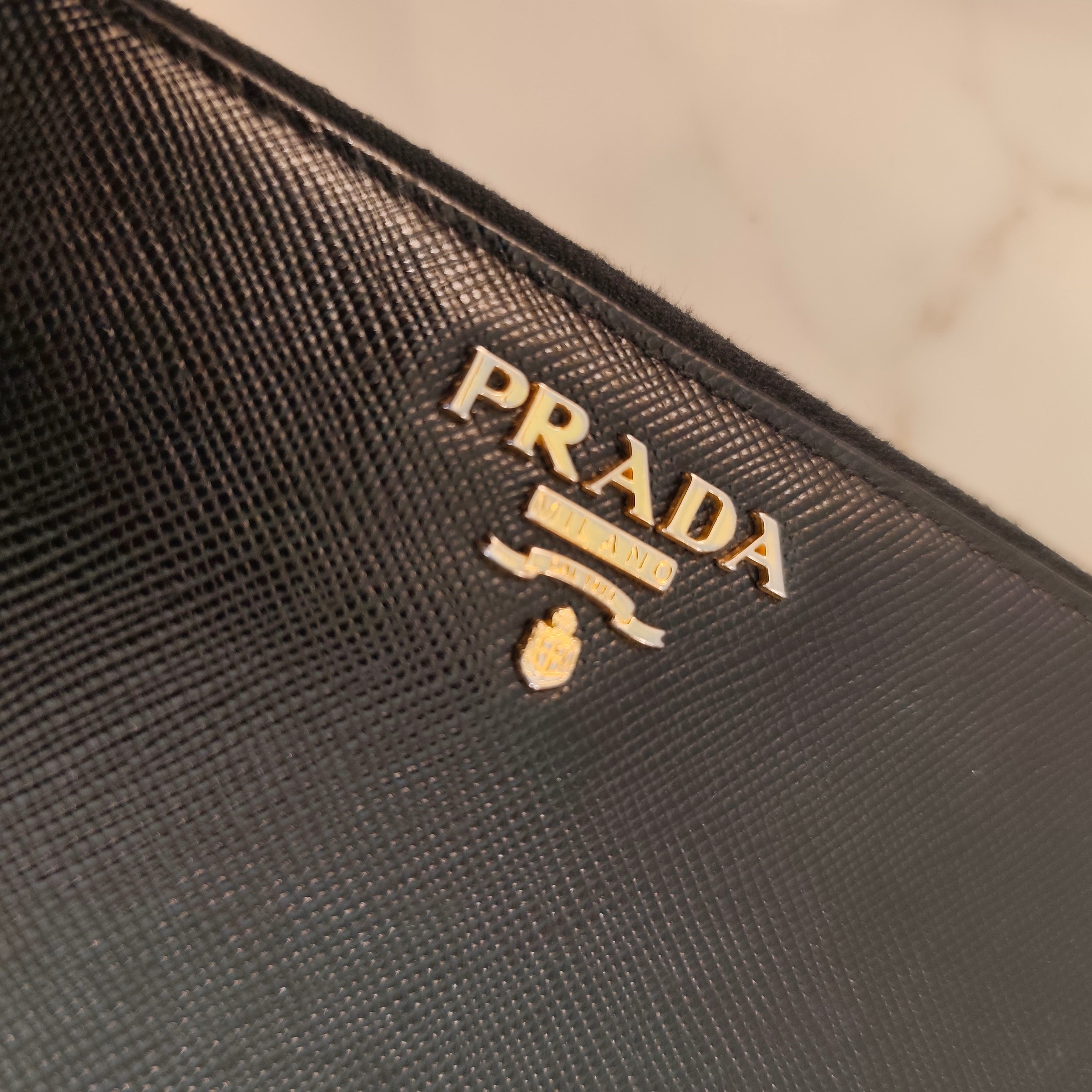 Prada – Portafoglio Continental Zip All-Around in Saffiano Nero