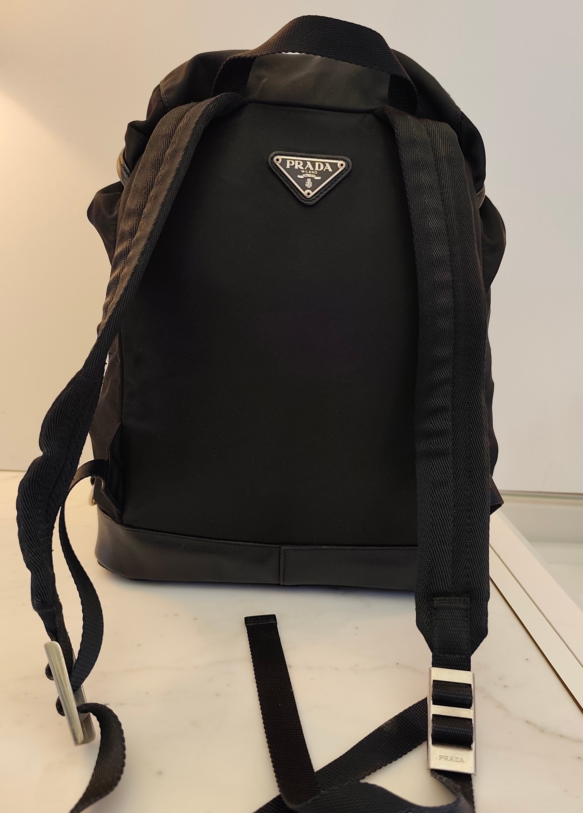 Prada - Zaino Grande in Nylon e Pelle Nero Vintage