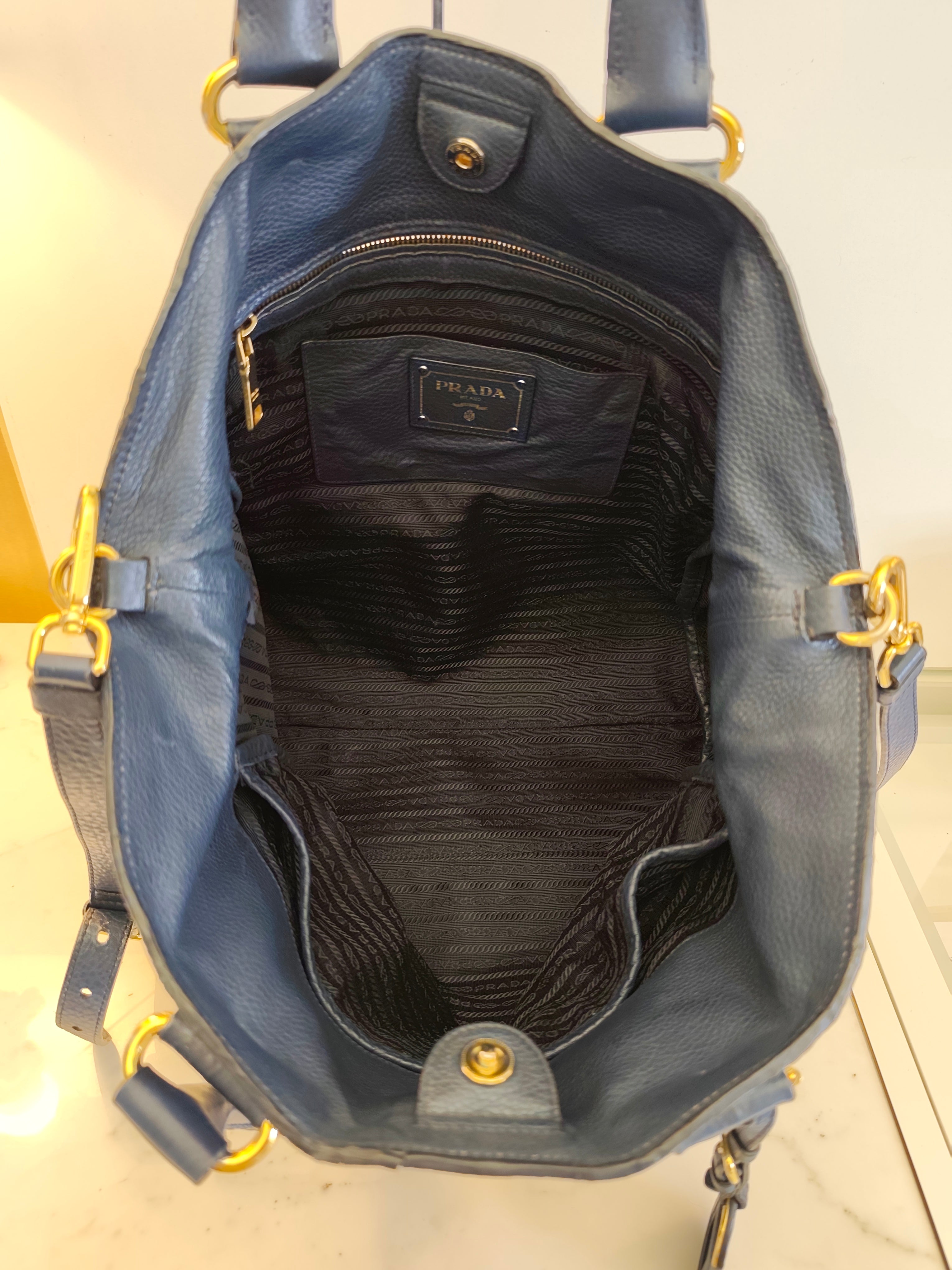 Prada - Shopper in Pelle Martellata Blu con Tracolla