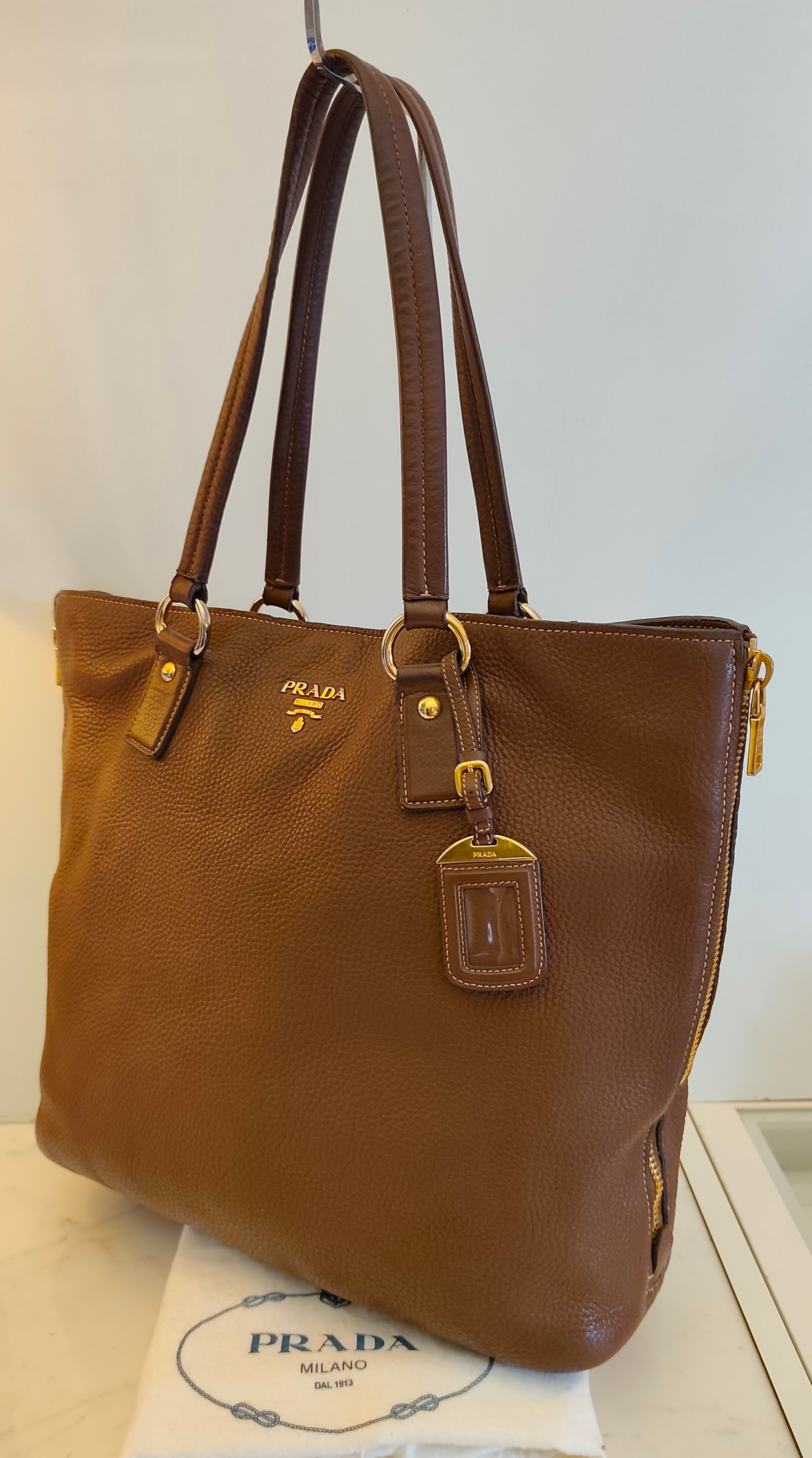 Prada - Shopper Espandibile in Pelle Martellata Cioccolato al Latte Pari al Nuovo