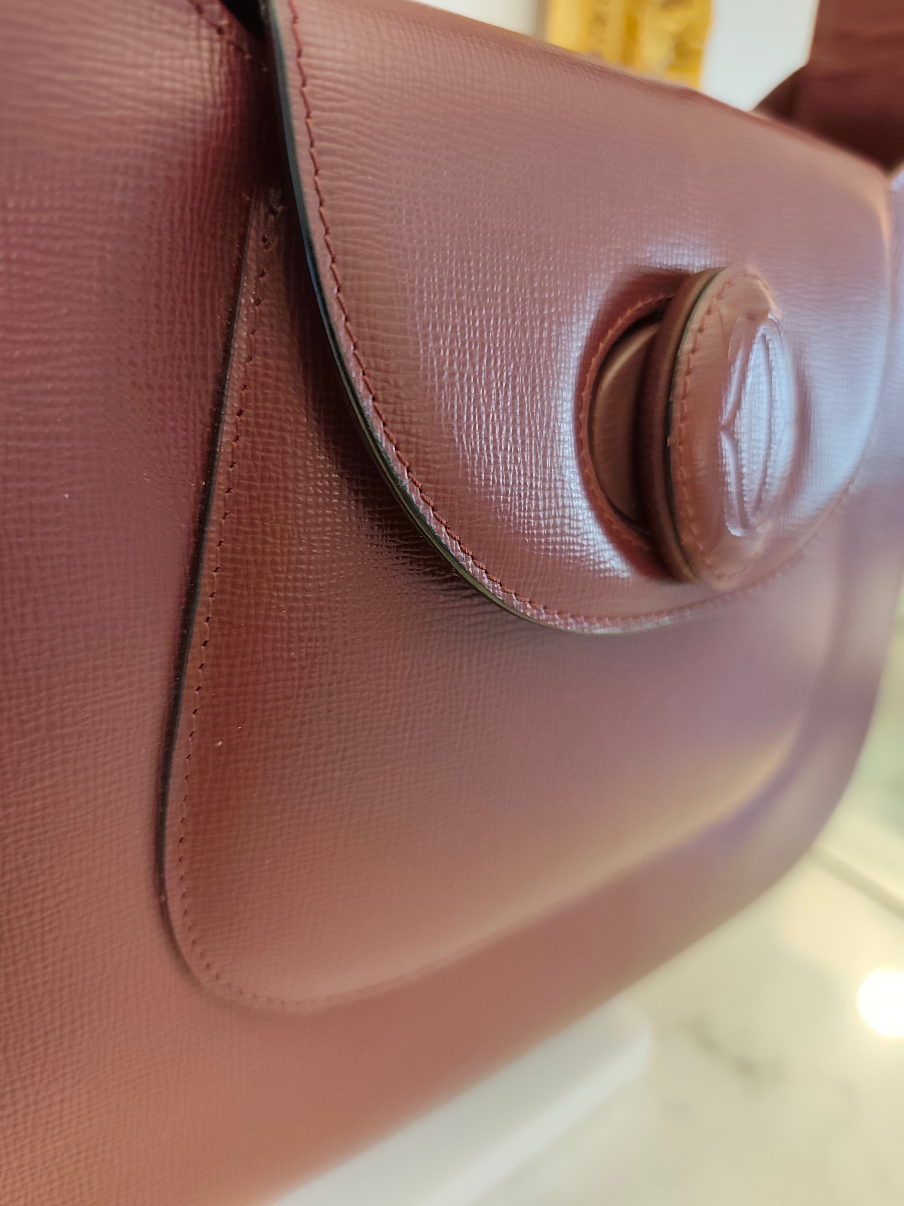Cartier - Borsa a Spalla in Pelle Bordeaux con Chiusura a Girello