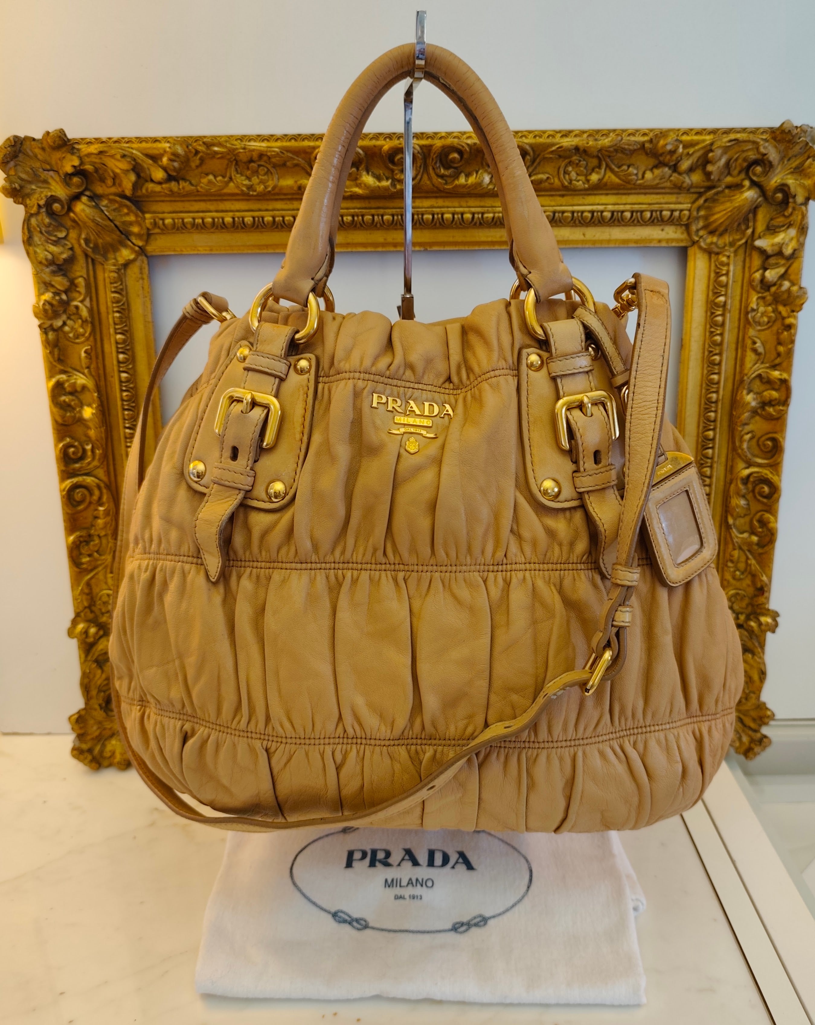 Prada - Shopper Matelassé/Goffrata con Tracolla in Pelle Colore Nude