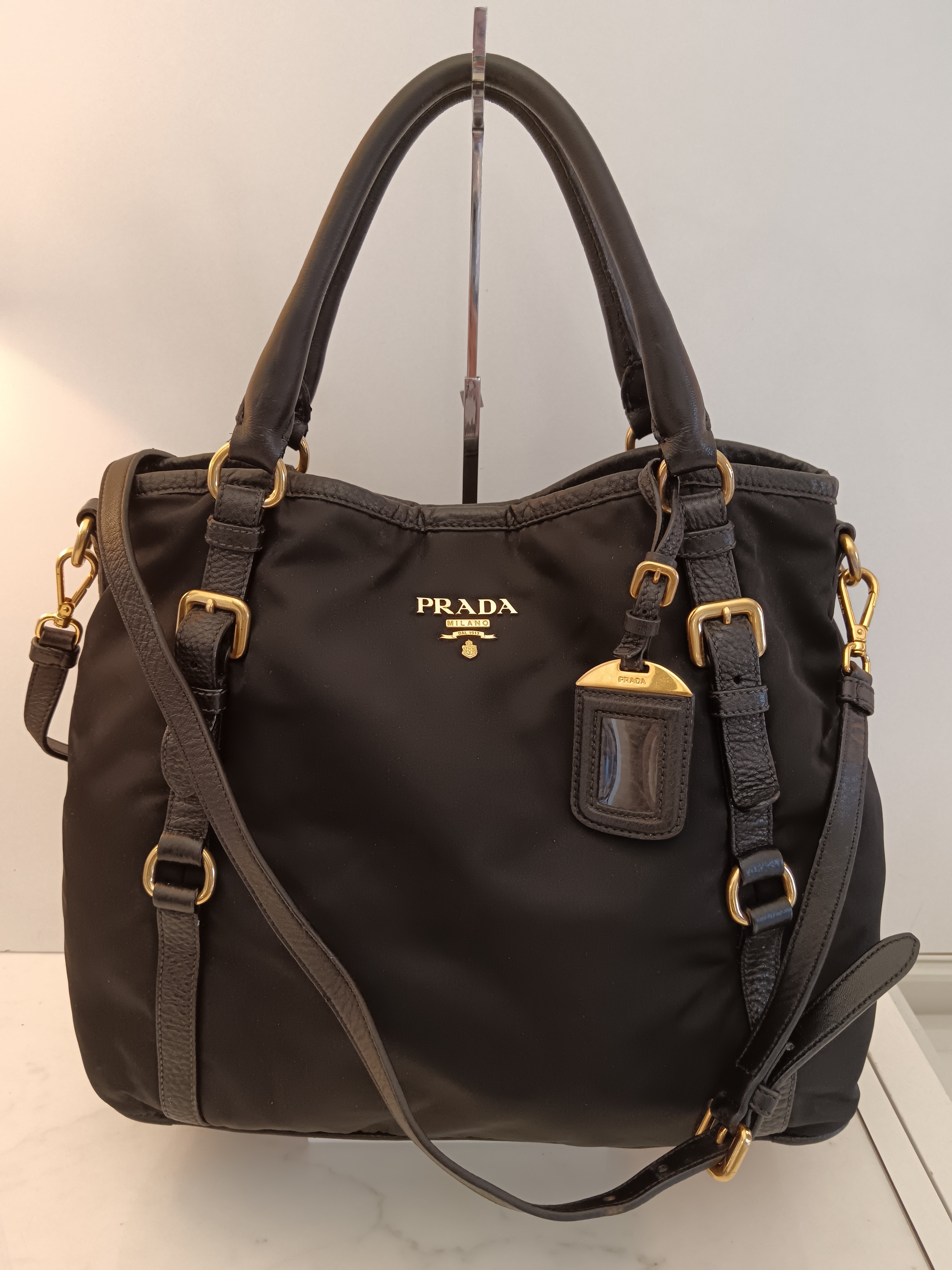 Prada - Tote Shopper Nylon Nero con Fasce in Pelle e Doppi Anelli