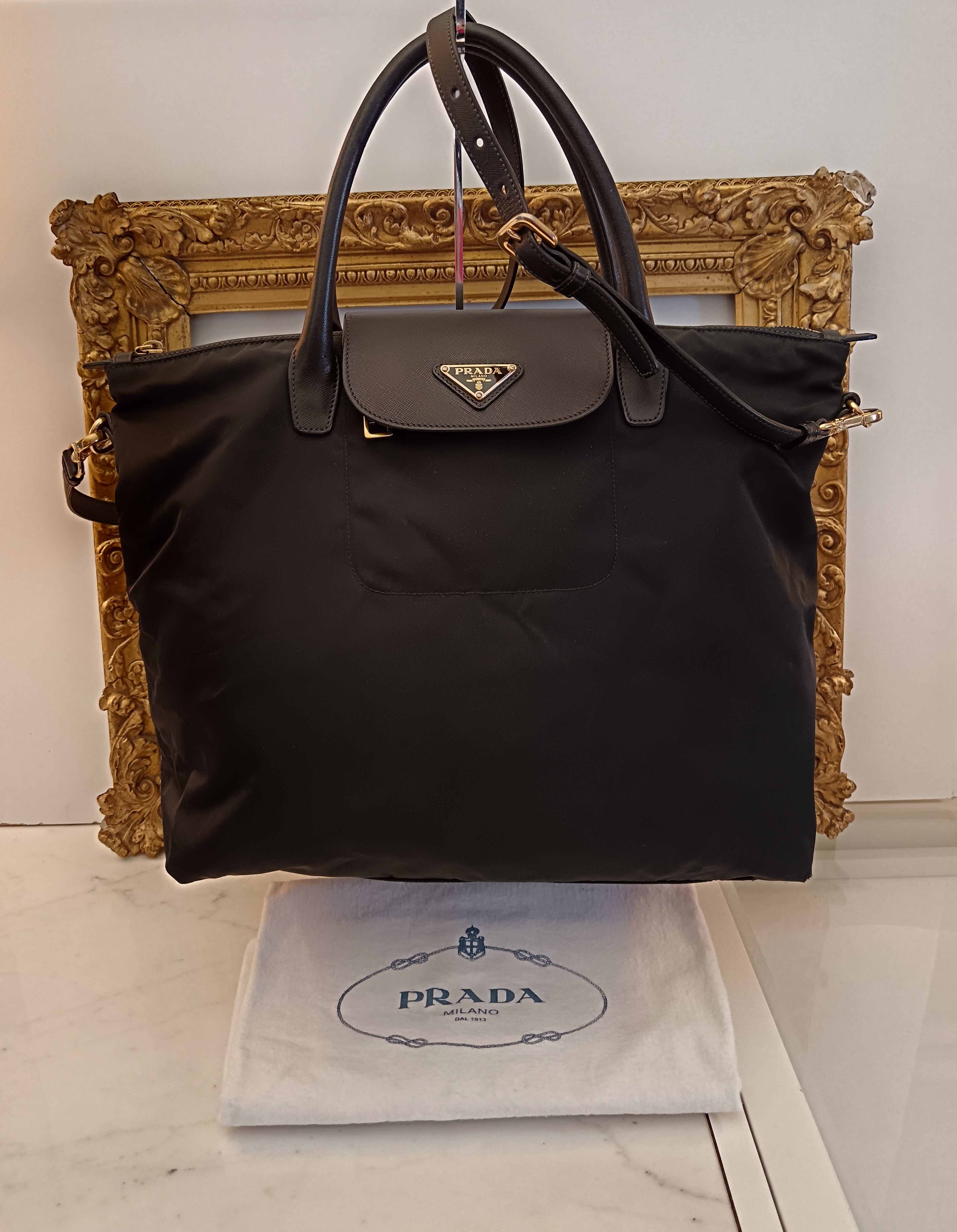 PRADA - TOTE PATTINA SHOPPER CON TRACOLLA RE-NYLON e PELLE NERA