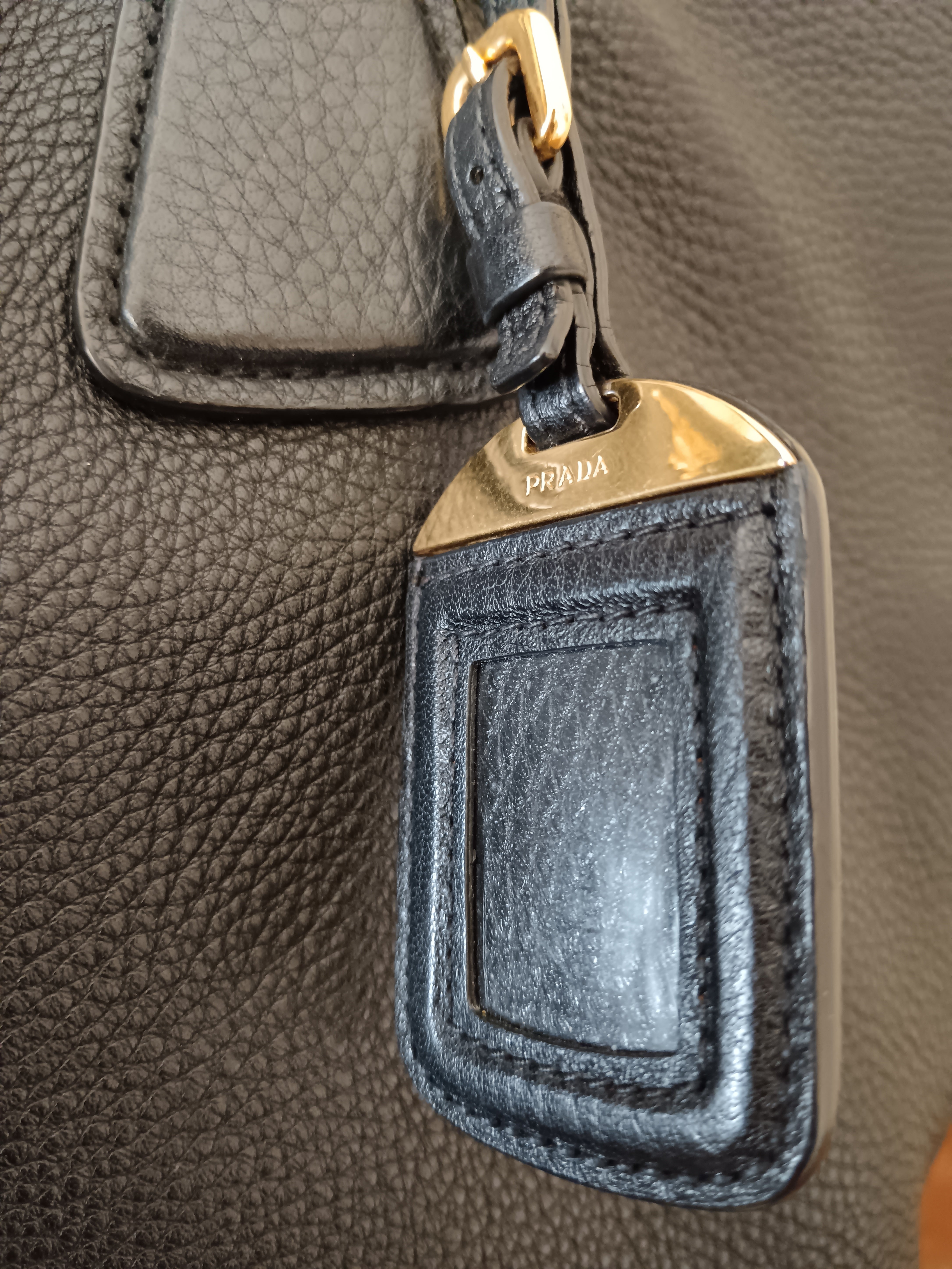 Prada - Shopper Espandibile in Pelle Martellata Nera