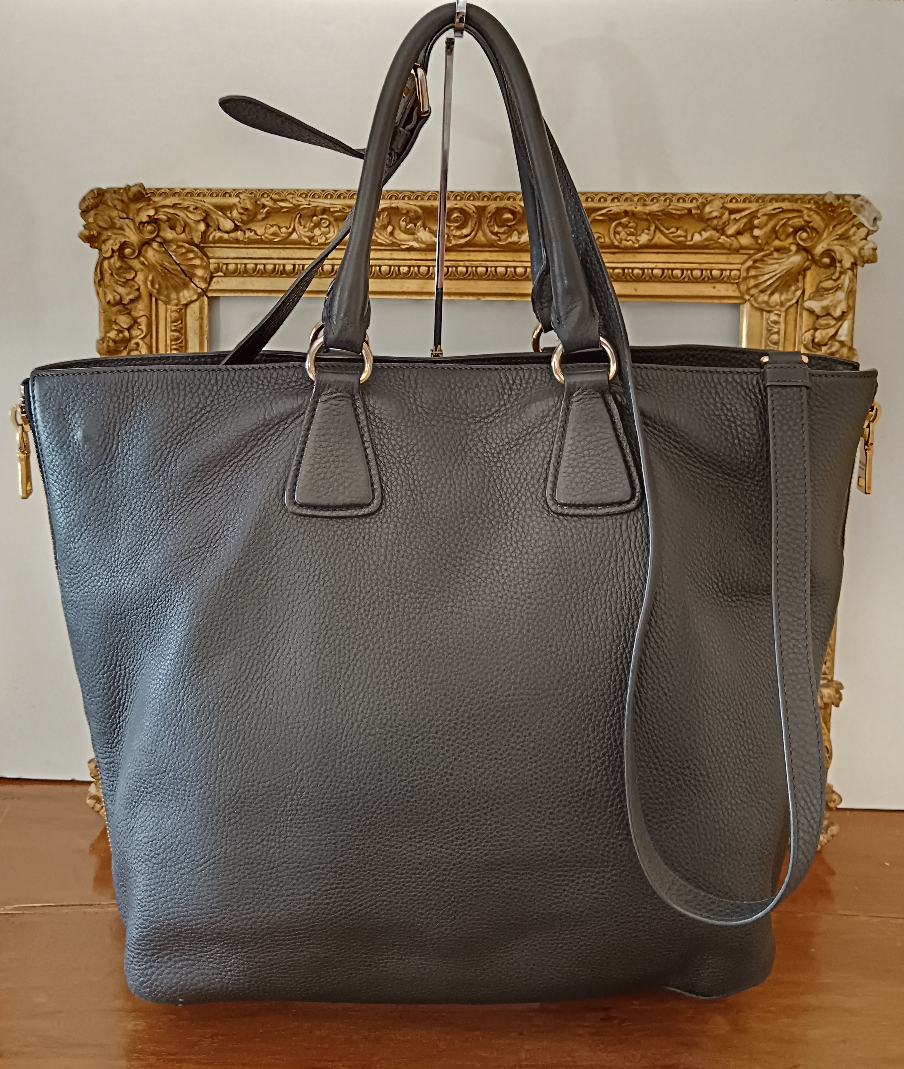 Prada - Shopper Espandibile in Pelle Martellata Nera