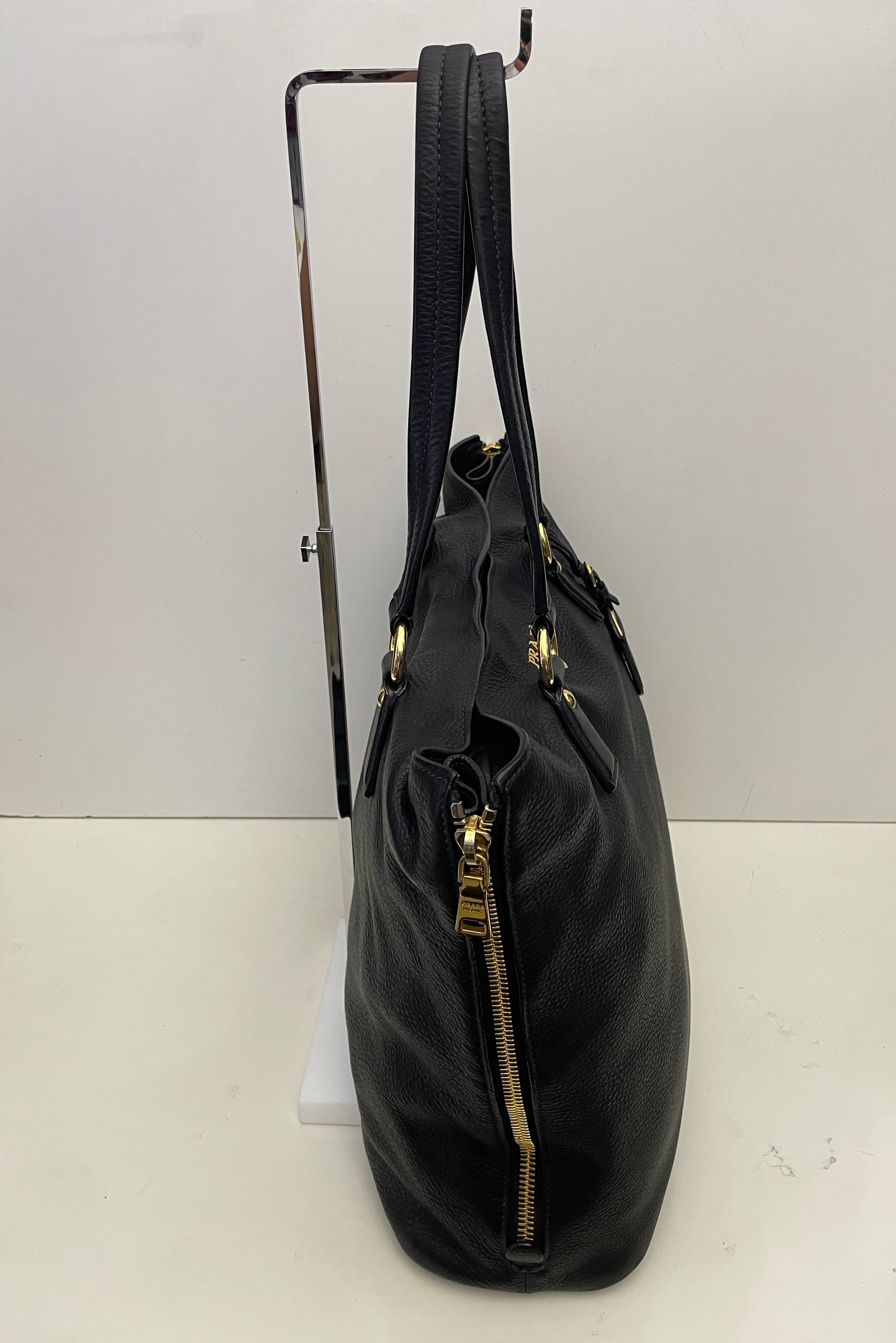 Prada - Shopper Espandibile in Pelle Martellata Nera