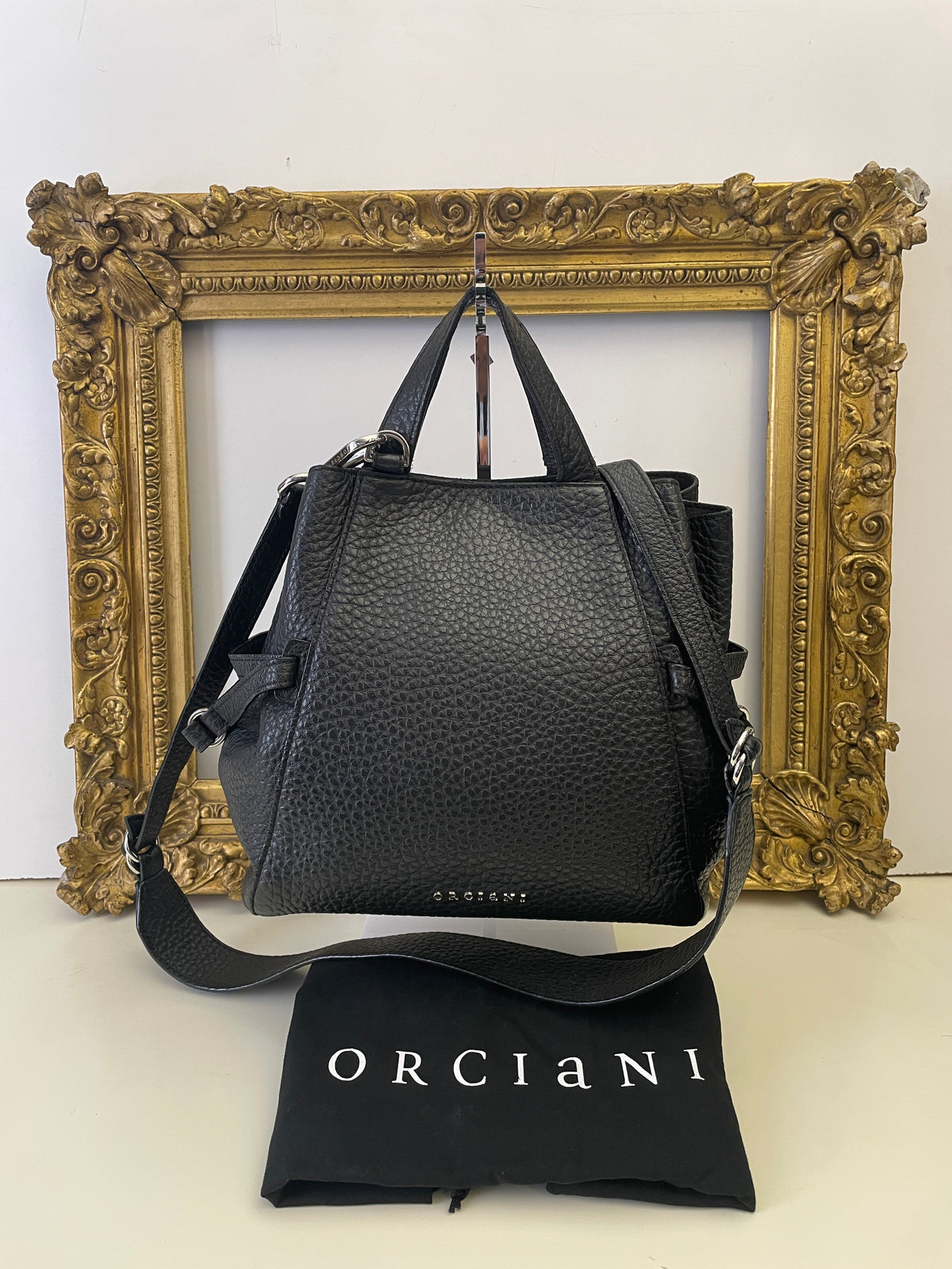 Orciani - Fan Piccola In Pelle Martellata Nera