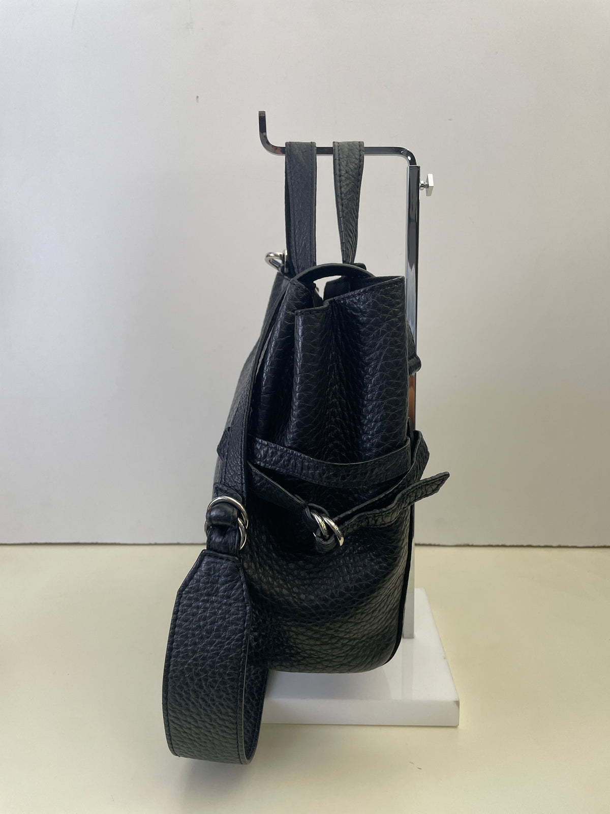 Orciani - Fan Piccola In Pelle Martellata Nera