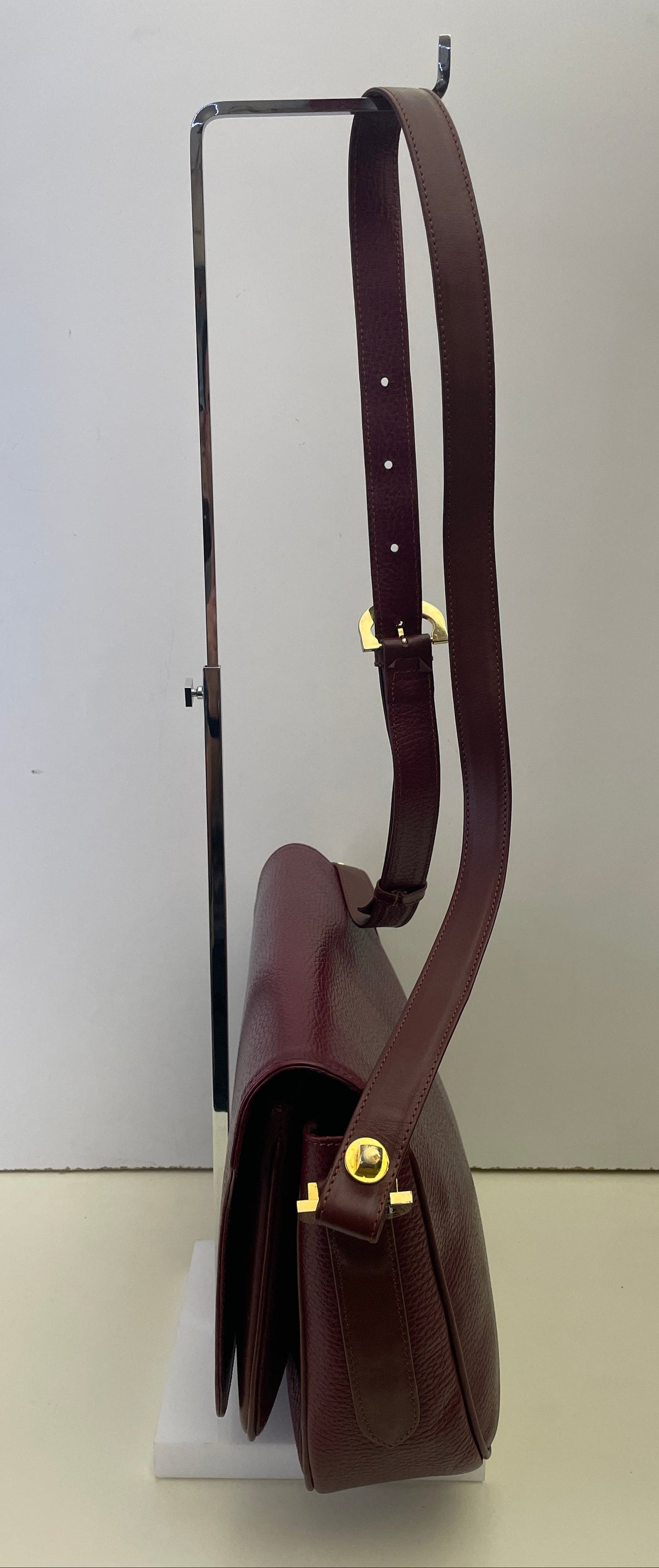 Cartier - Camera Bag a Patta Intera Con Punta in Pelle Bordeaux Vintage