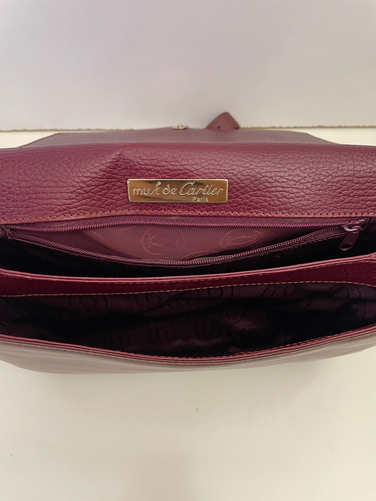 Cartier - Camera Bag a Patta Intera Con Punta in Pelle Bordeaux Vintage