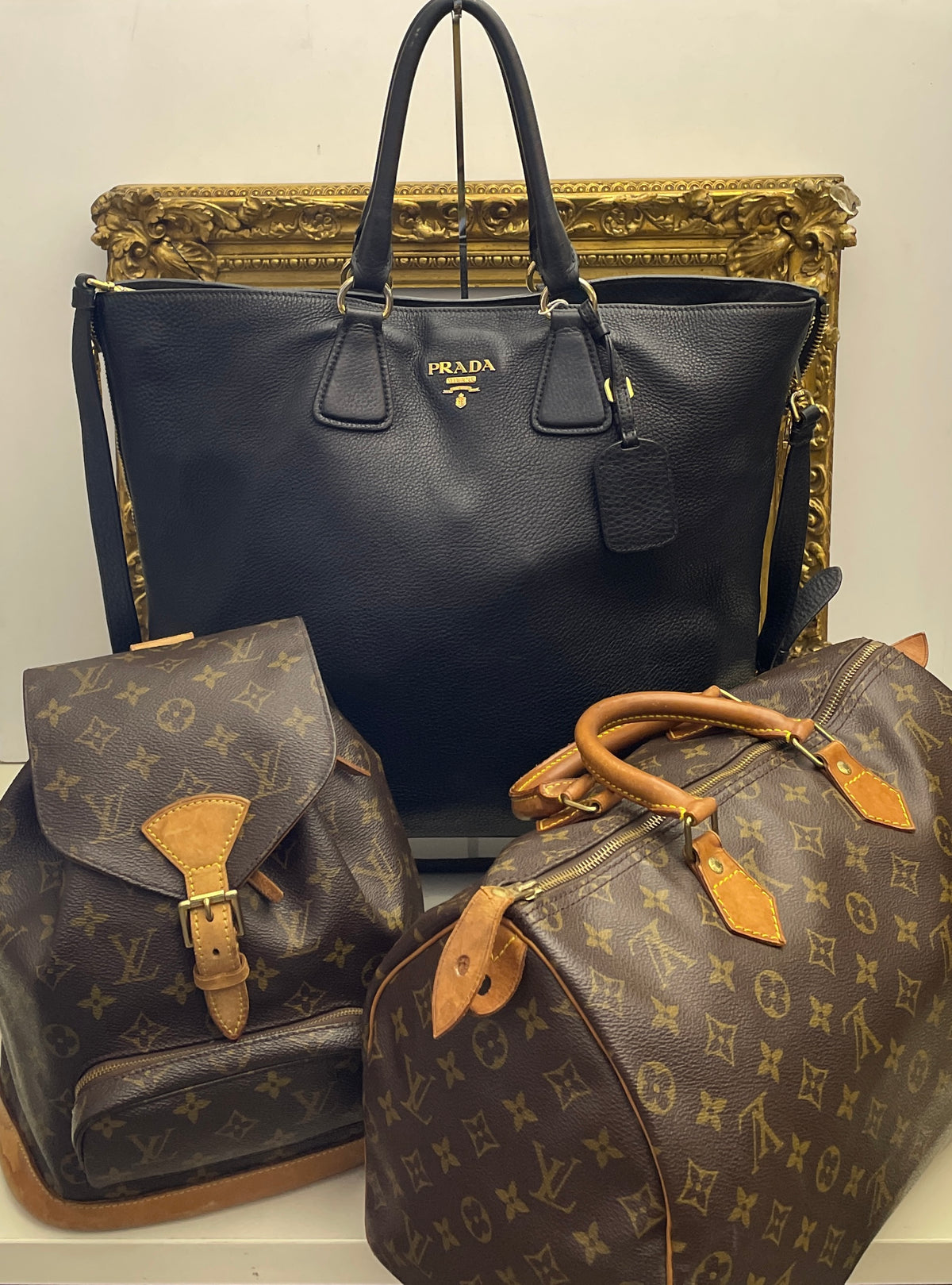COMBO BOMBA €1500: ? + Prada