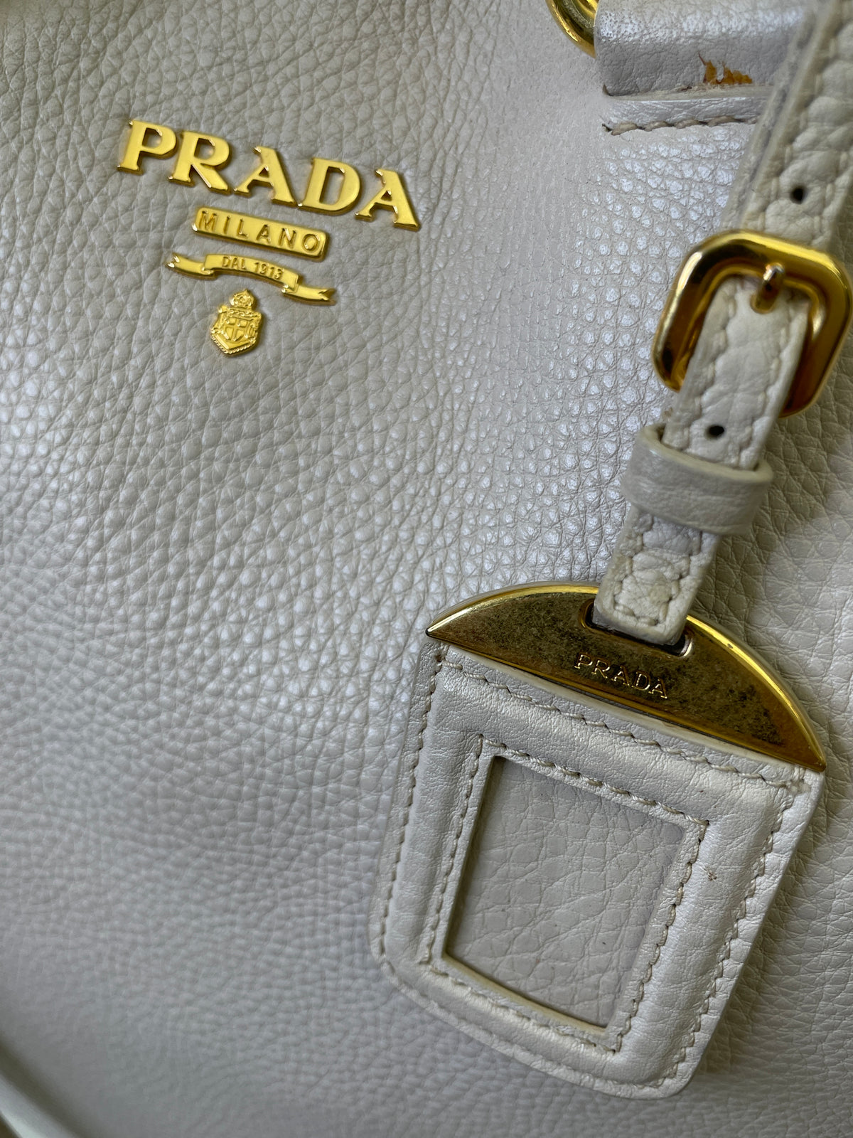 Prada - Shopper in Pelle Martellata Bianco Latte Con Manici Corti