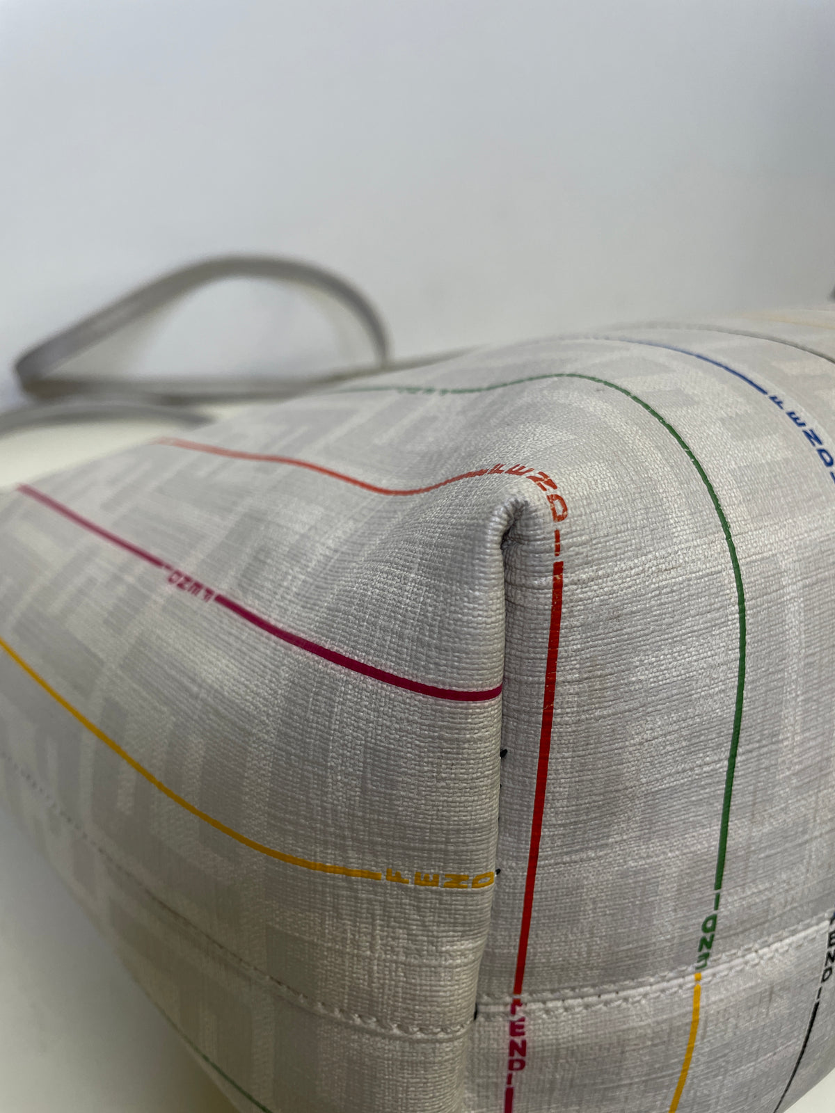 Fendi – Roll Tote FF Zucca Bianca con Righe Multicolore