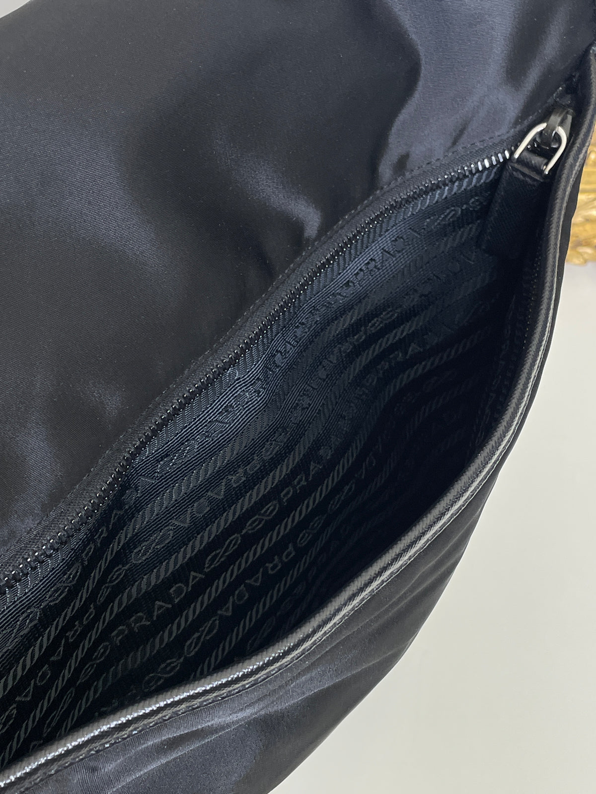 Prada Cartella Doppie Tasche Nylon Nera Scritta Fronte