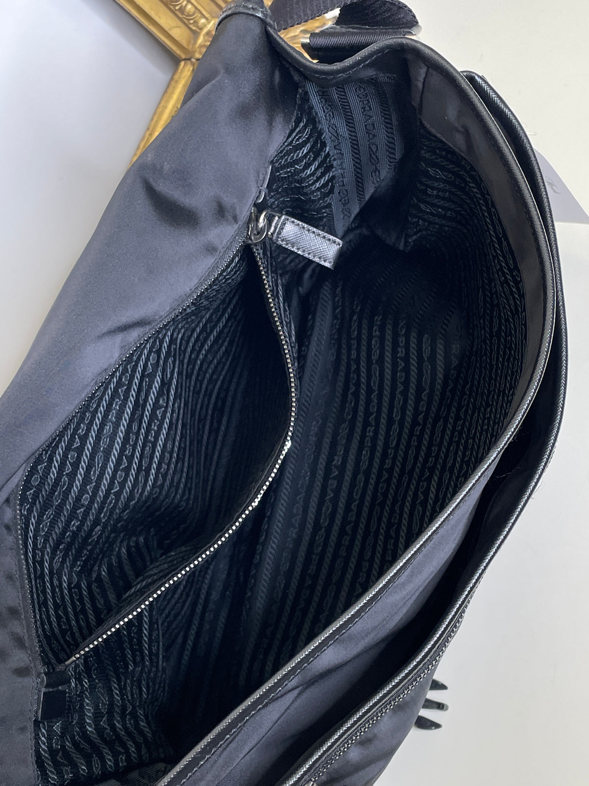 Prada Cartella Doppie Tasche Nylon Nera Scritta Fronte