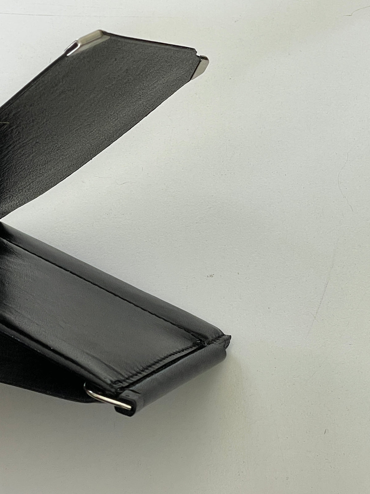 Valextra Grip Spring Trifold Pelle Nera Spazzola (Angoli Argento)