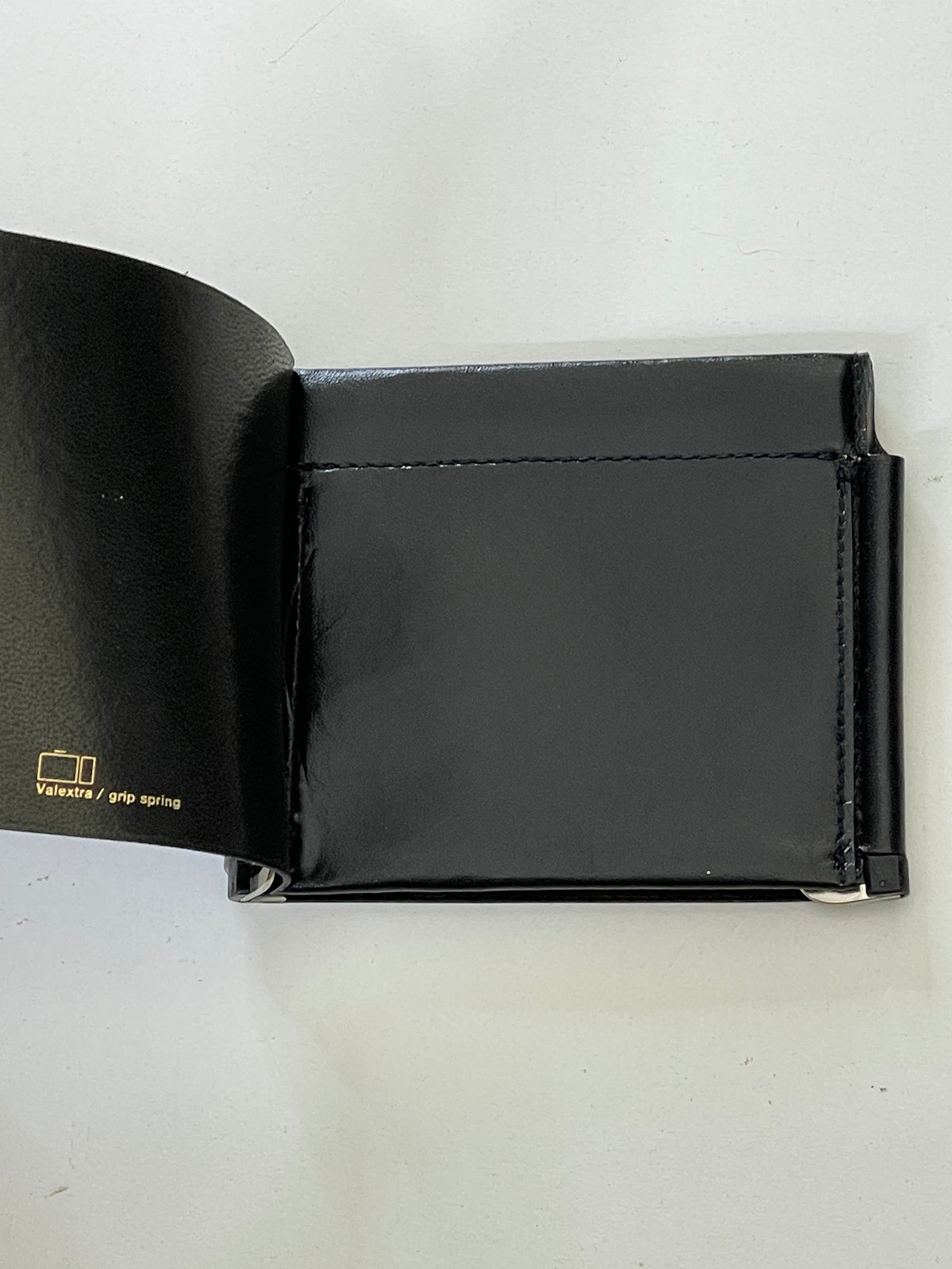 Valextra Grip Spring Trifold Pelle Nera Spazzola (Angoli Argento)