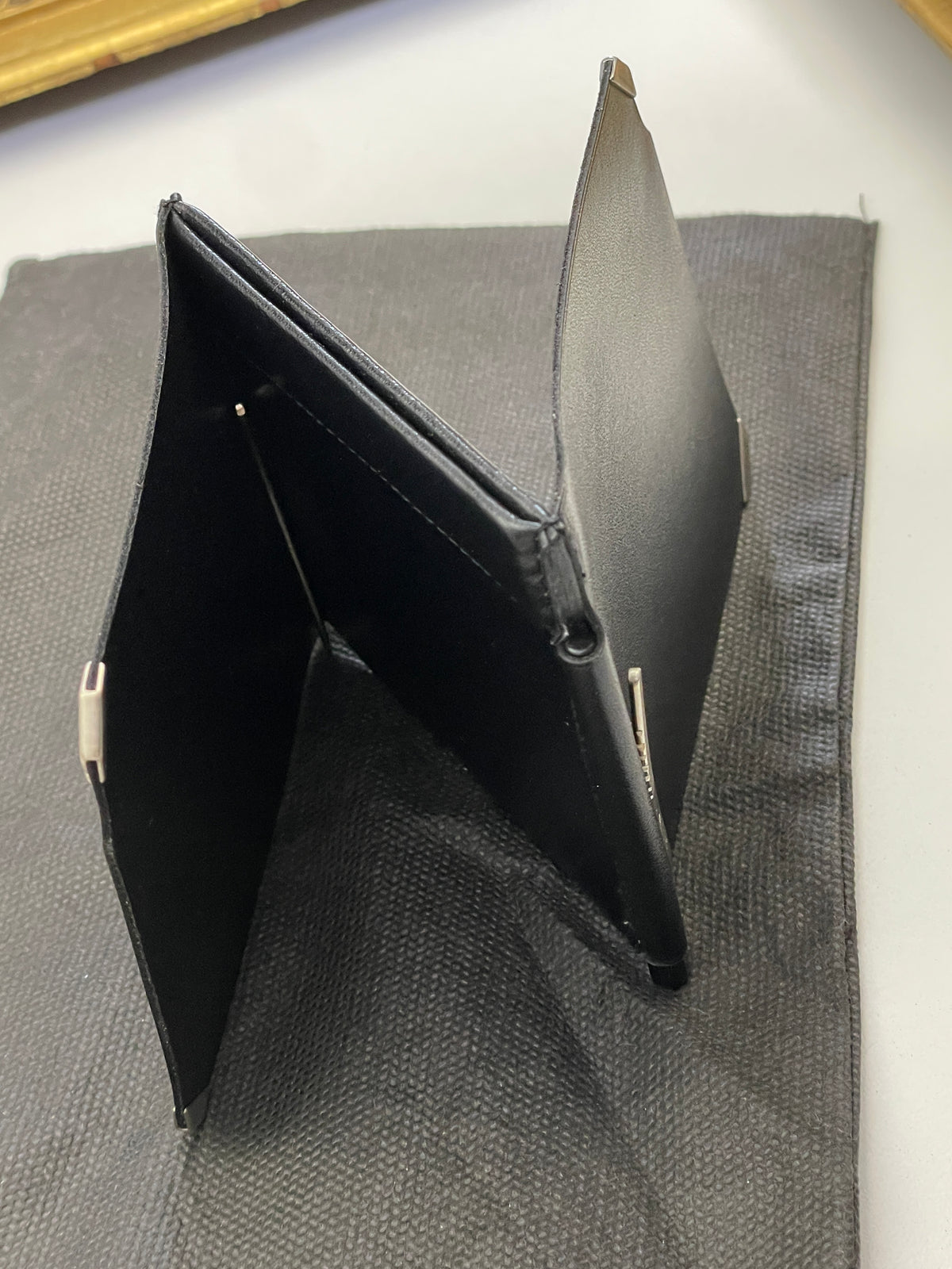 Valextra Grip Spring Trifold Pelle Nera Spazzola (Angoli Argento)