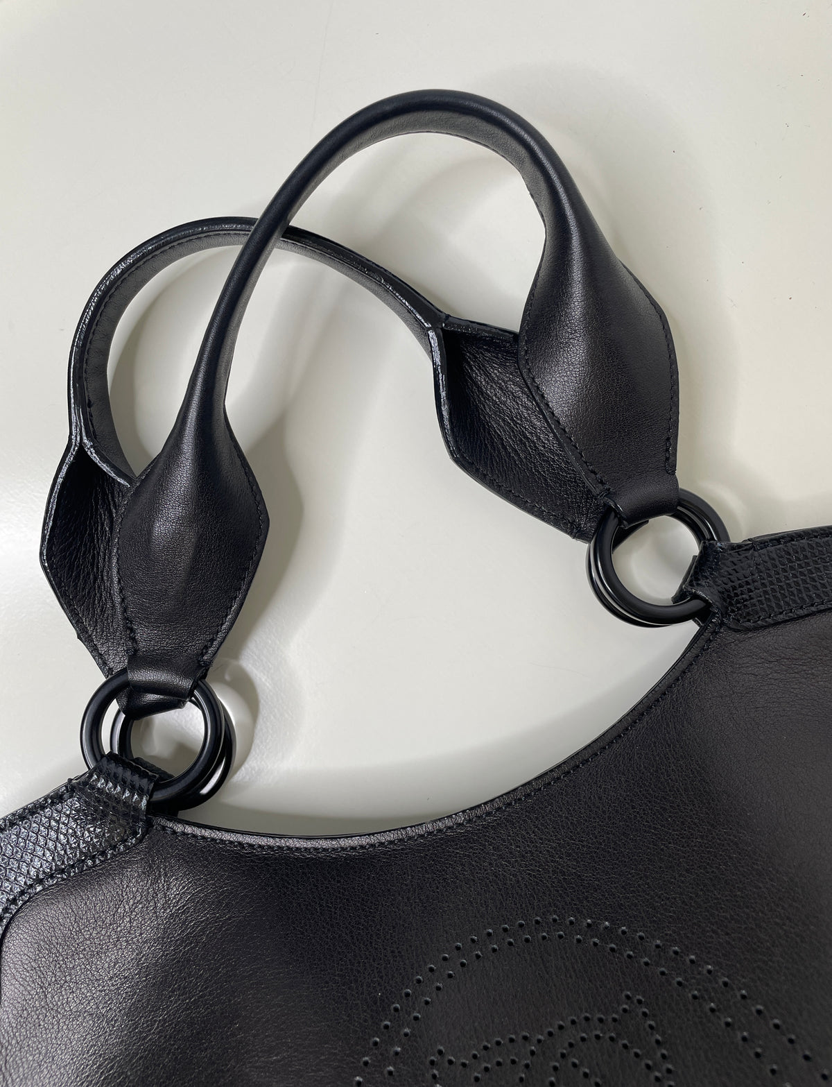 Cartier – Borsa a Spalla Marcello in Pelle Nera con Inserti in Lucertola
