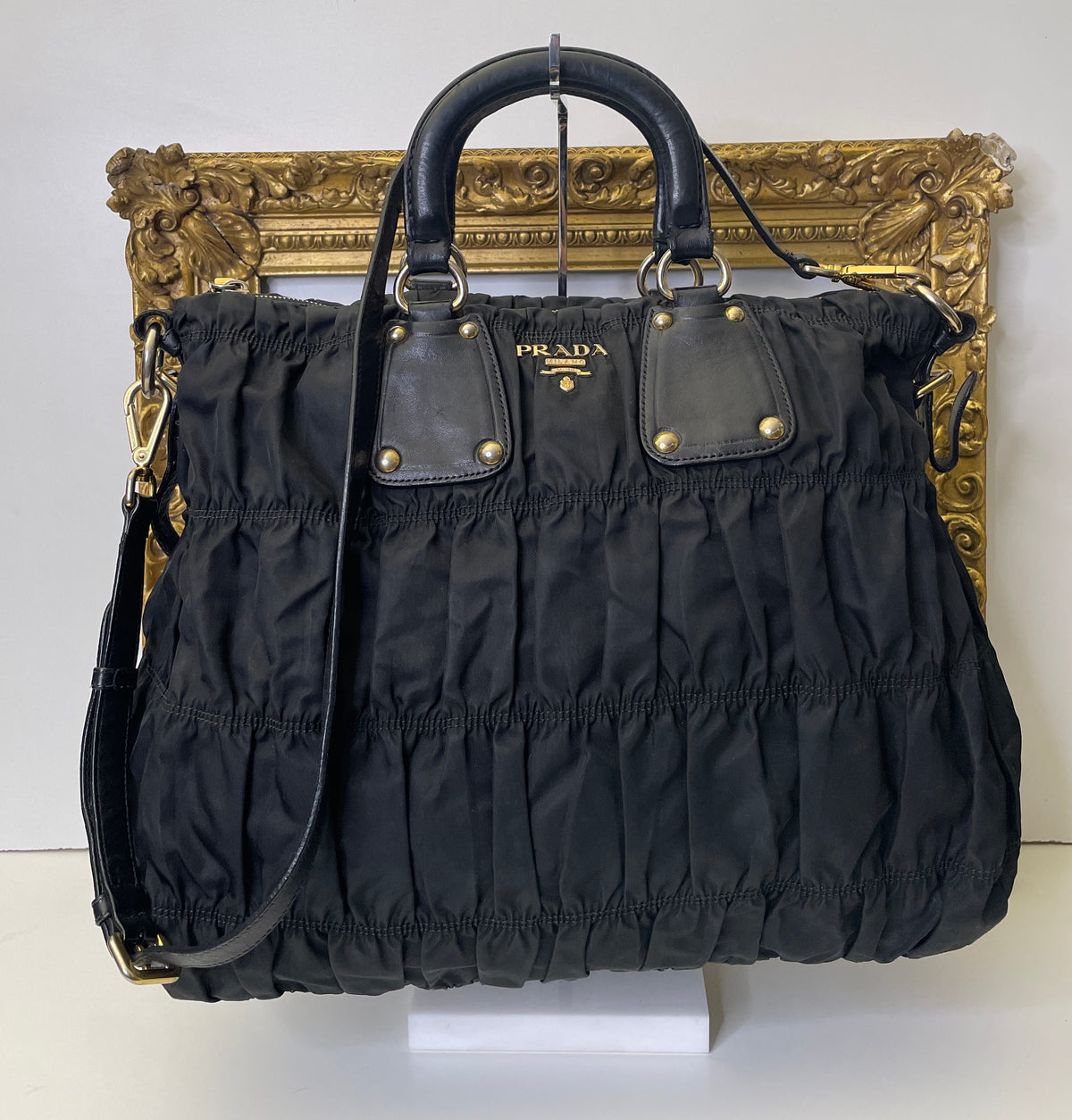 Prada - Shopper Goffrata in Nylon Nera con Manici Piccoli Rigidi