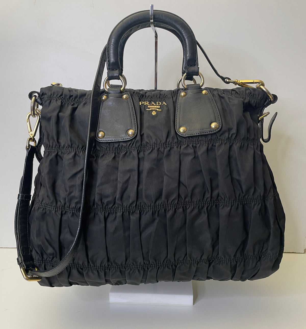 Prada - Shopper Goffrata in Nylon Nera con Manici Piccoli Rigidi