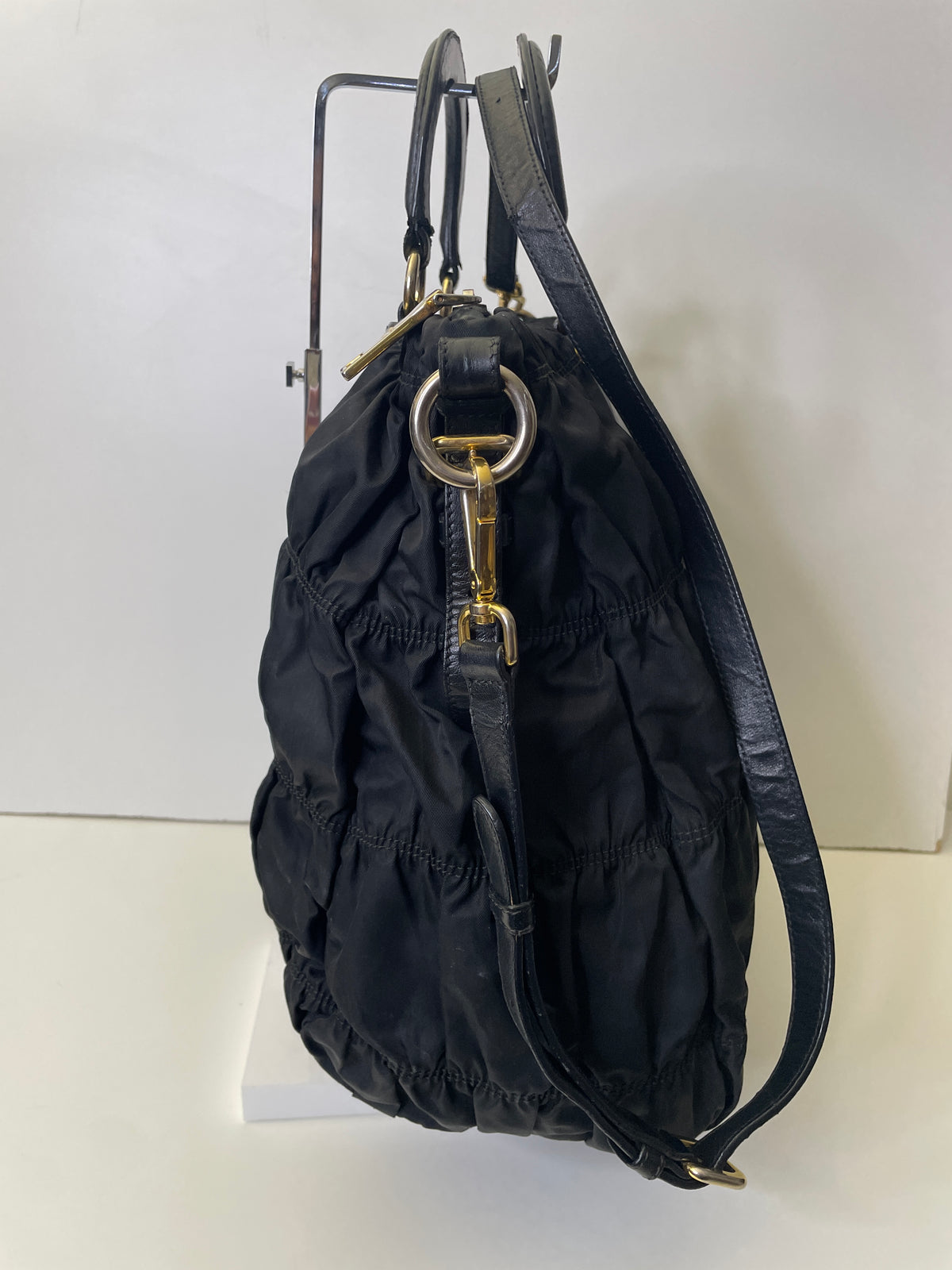 Prada - Shopper Goffrata in Nylon Nera con Manici Piccoli Rigidi