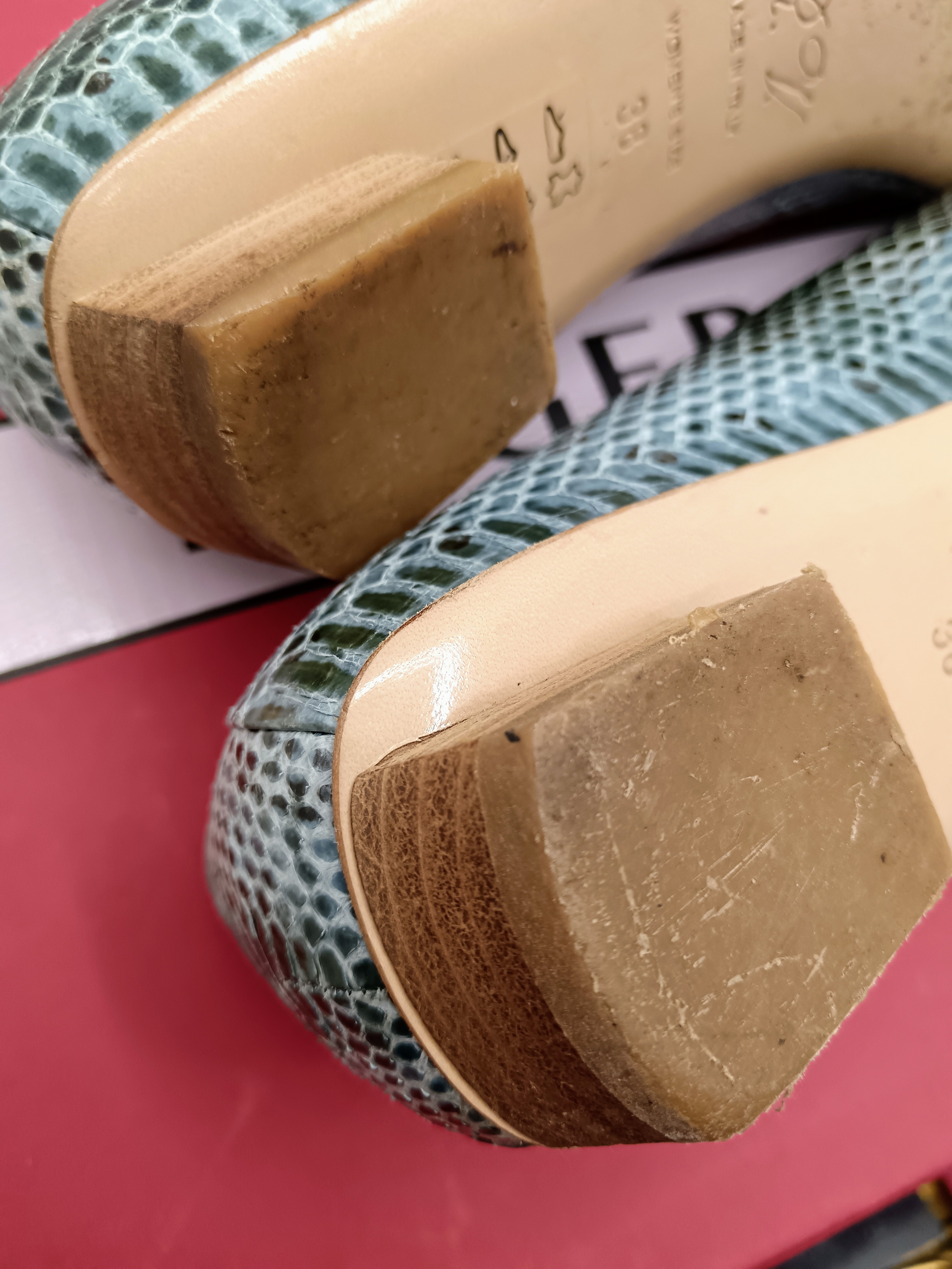 Roger Vivier - Décolleté Pumps “Belle Vivier" Pitone Azzurro