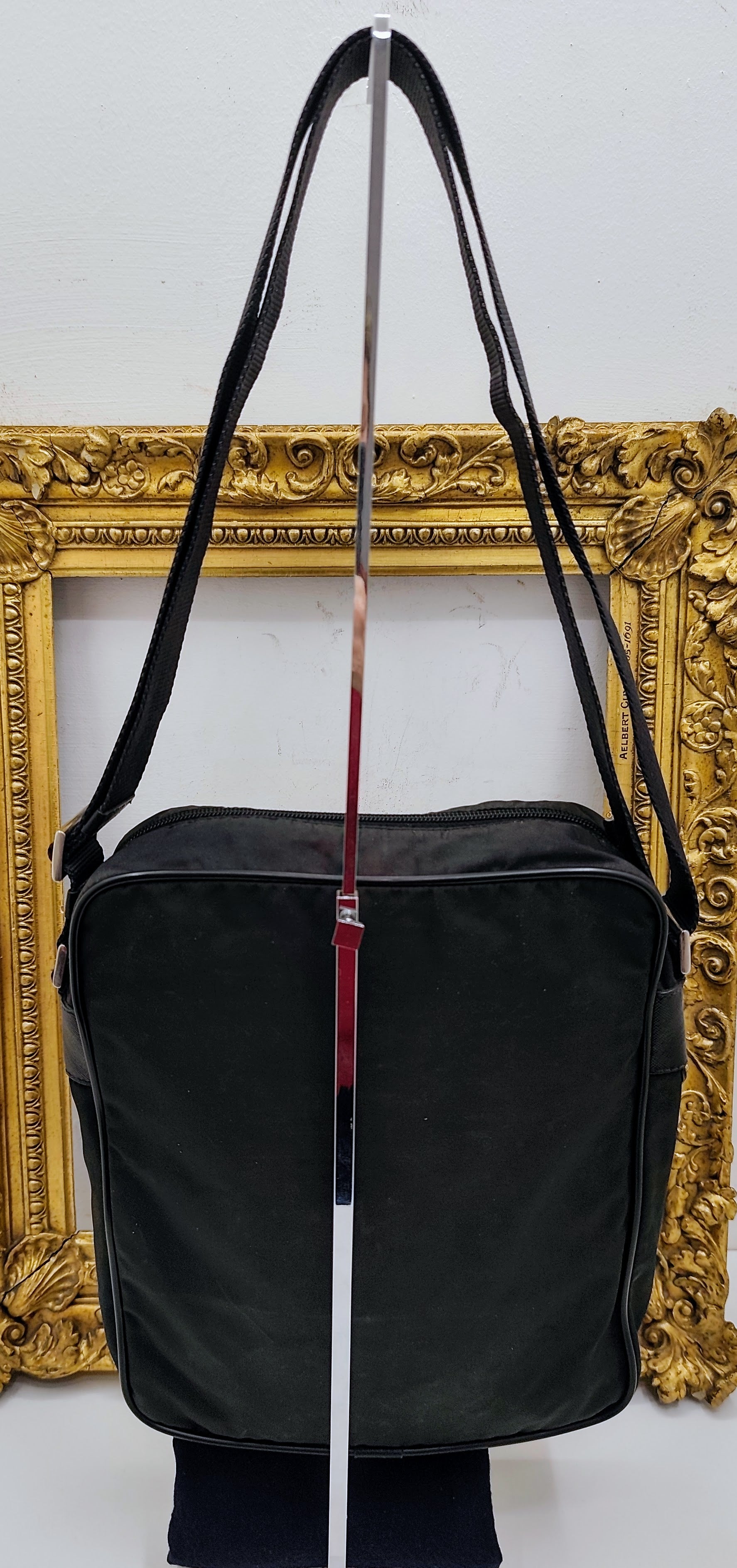 Prada – Borsello Unisex Nylon Nero con Tracolla