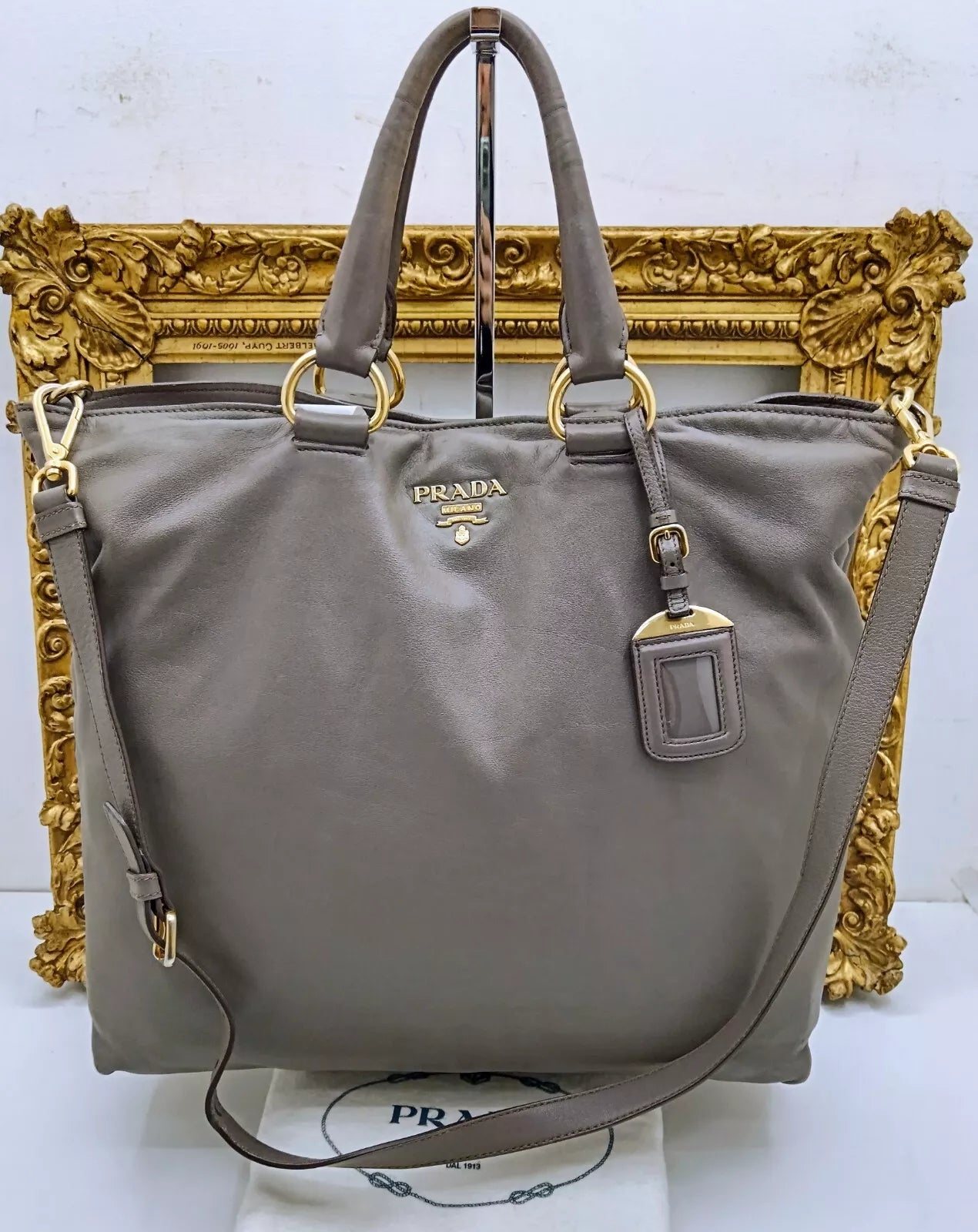 Prada – Shopper a Mano oppure a Tracolla in Pelle Grigia