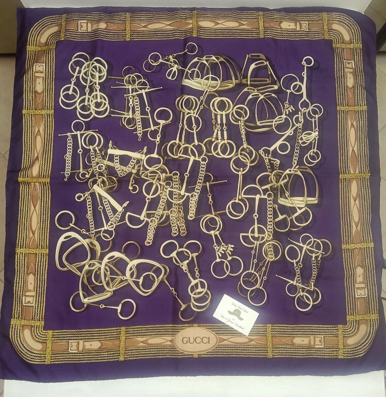 Gucci – Foulard in seta viola