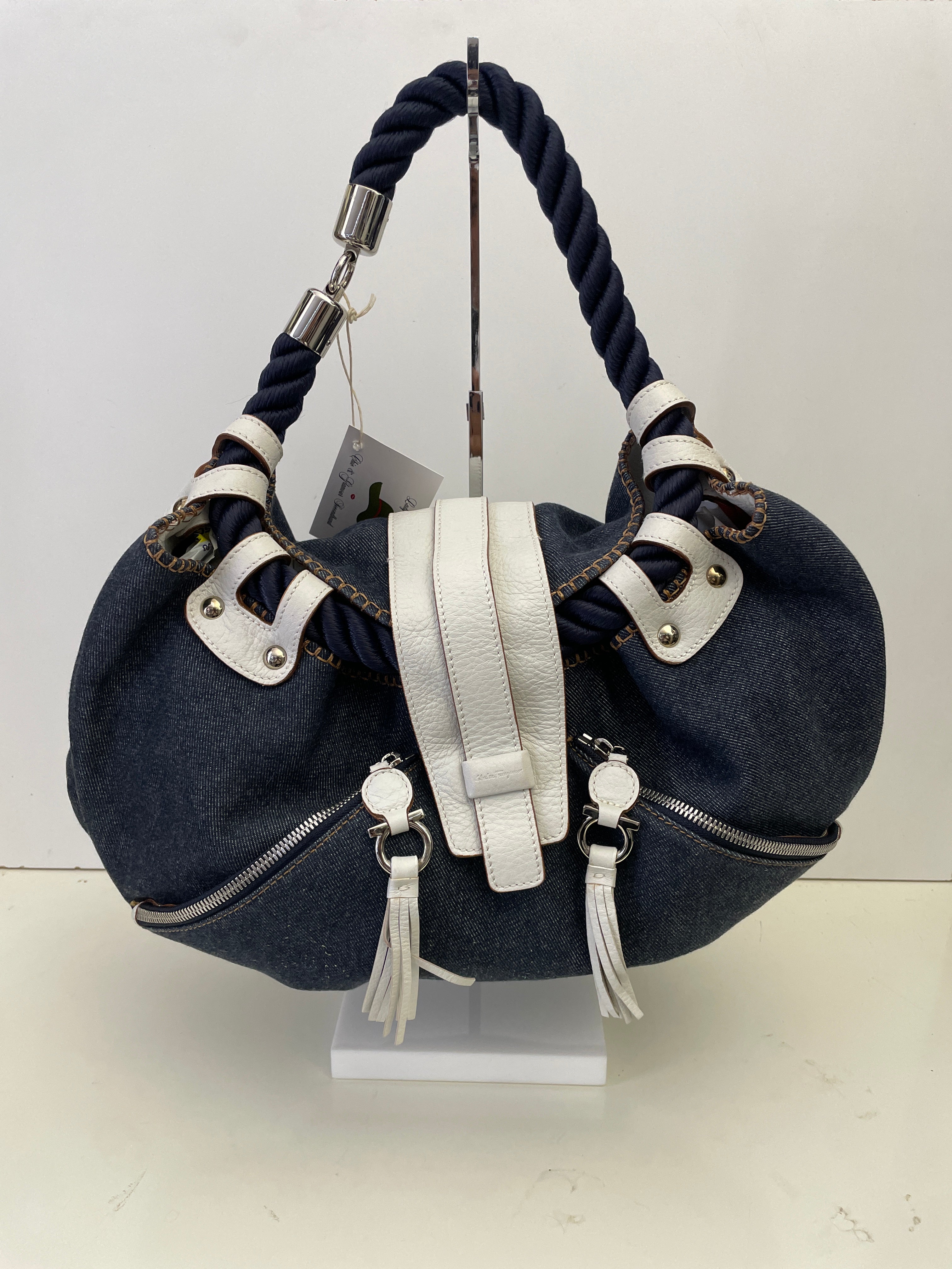 Ferragamo - Borsa a Spalla mod. "ROPE" denim blu con inserti in pelle bianca e manico corda