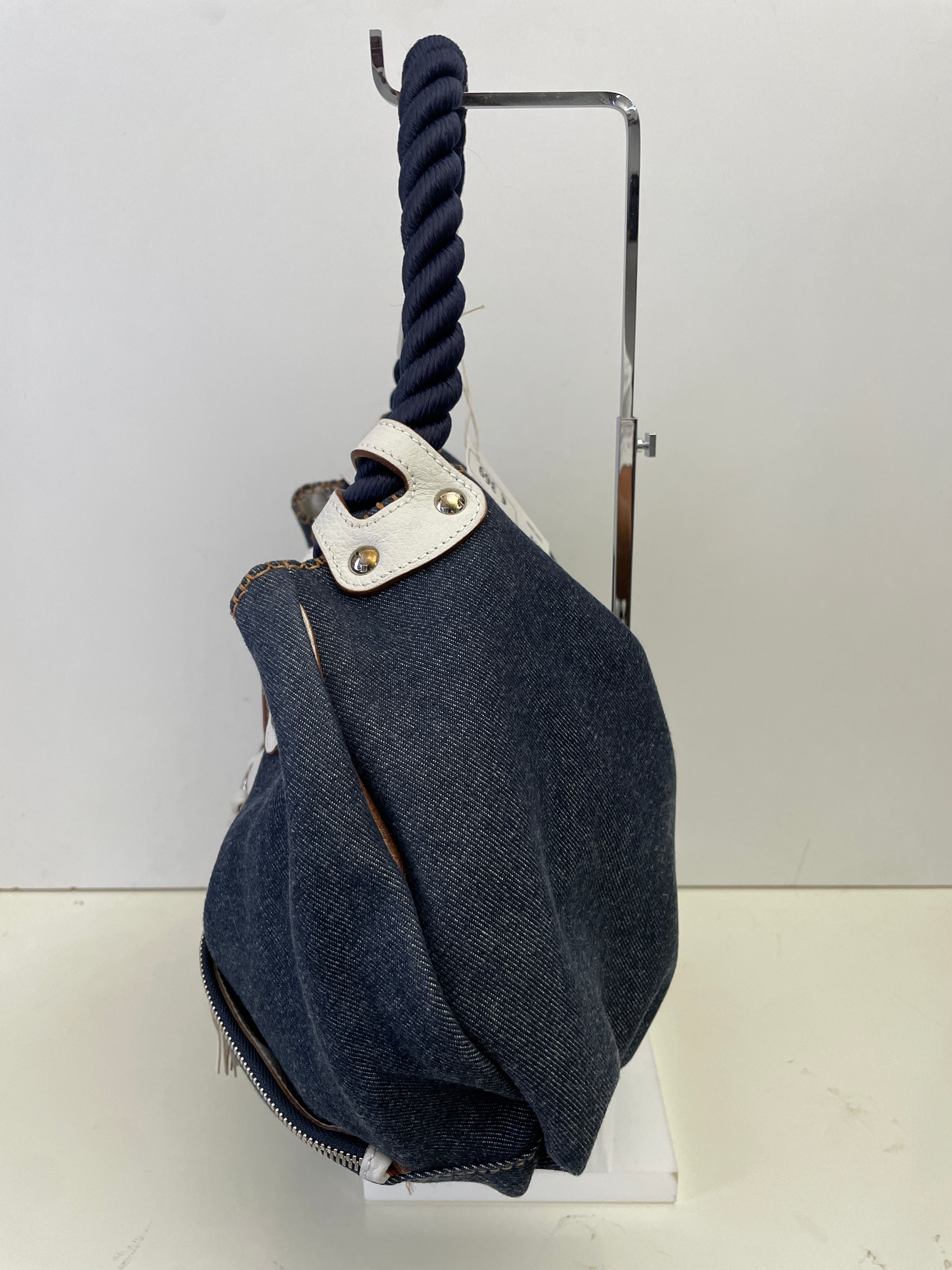 Ferragamo - Borsa a Spalla mod. "ROPE" denim blu con inserti in pelle bianca e manico corda