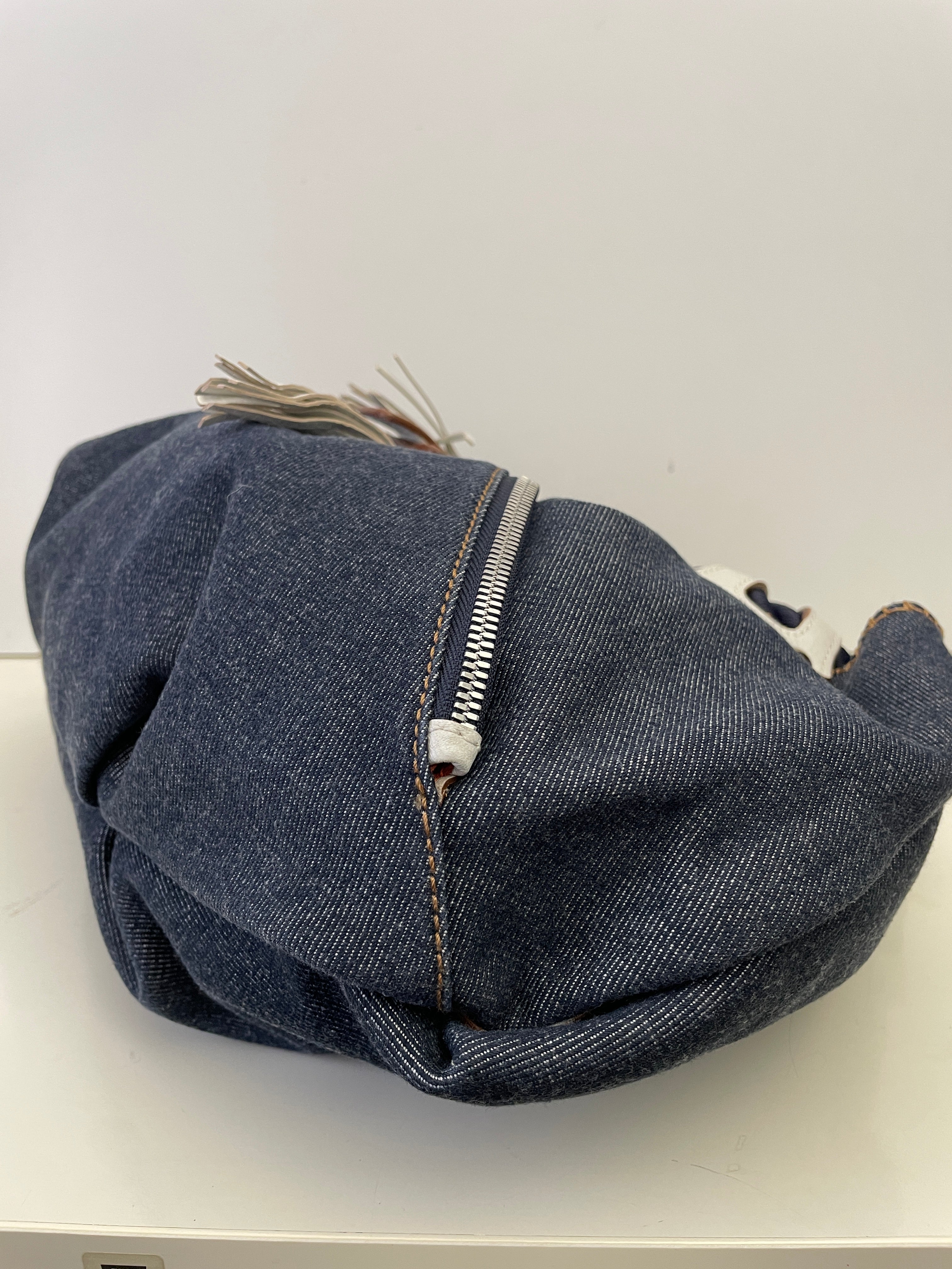 Ferragamo - Borsa a Spalla mod. "ROPE" denim blu con inserti in pelle bianca e manico corda