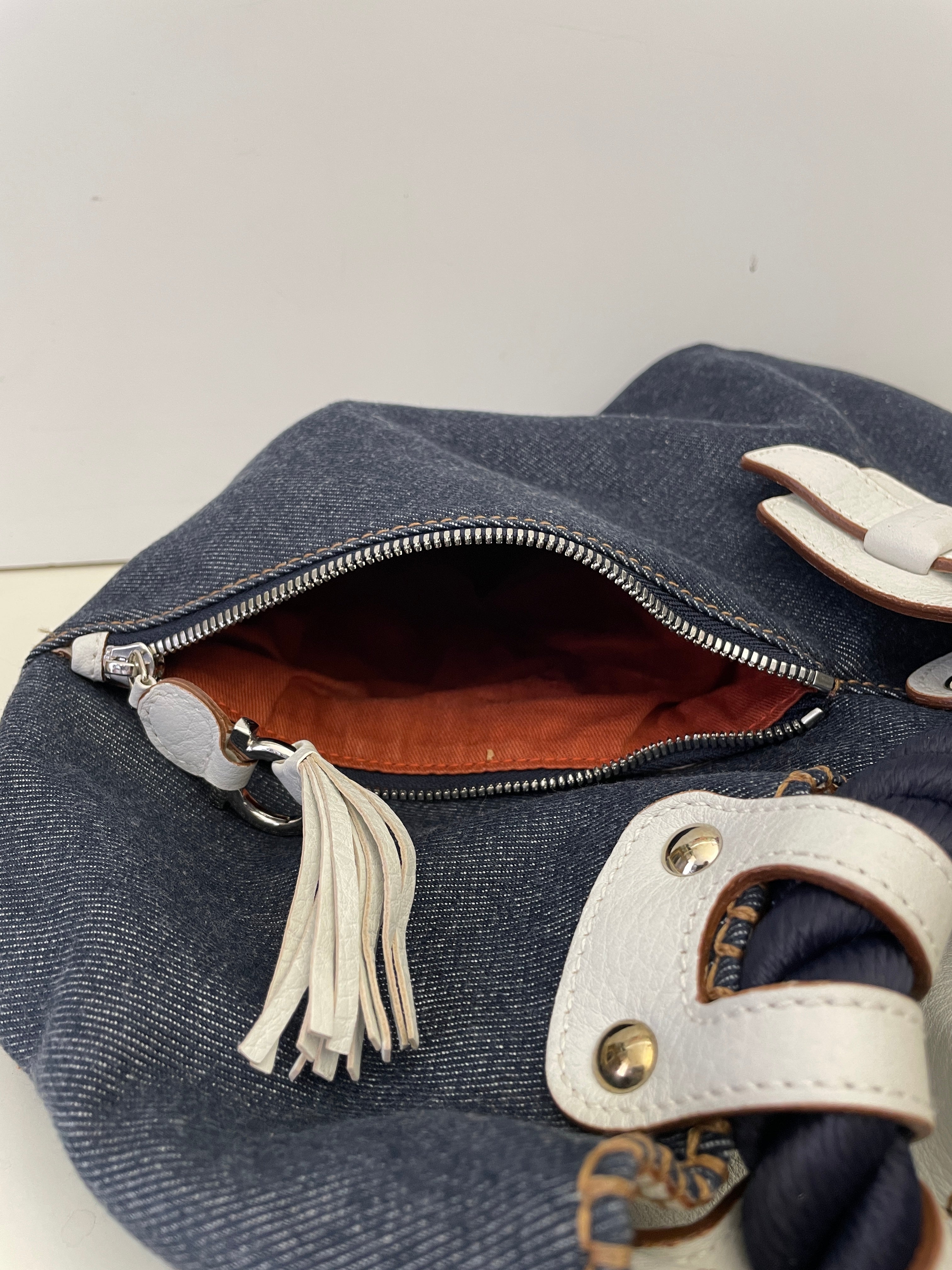 Ferragamo - Borsa a Spalla mod. "ROPE" denim blu con inserti in pelle bianca e manico corda