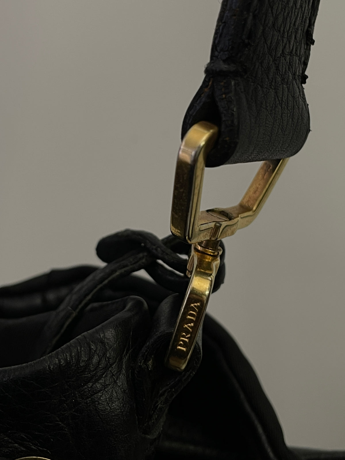 Prada - Secchiello in nylon nero