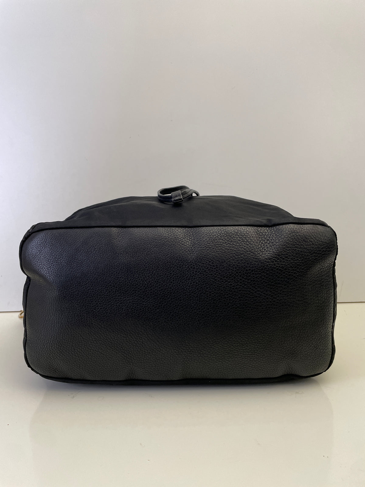 Prada - Secchiello in nylon nero
