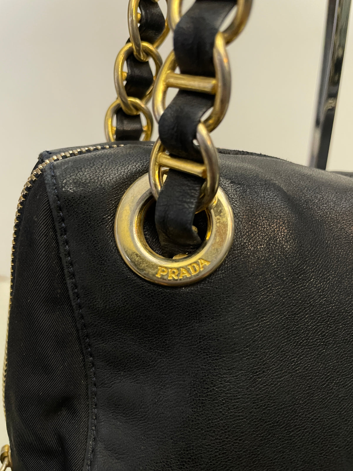 Prada - Borsa A Spalla Logo Impresso Vintage In Pelle E Nylon Blu Scuro&nbsp;Con Tracolla Con Catene