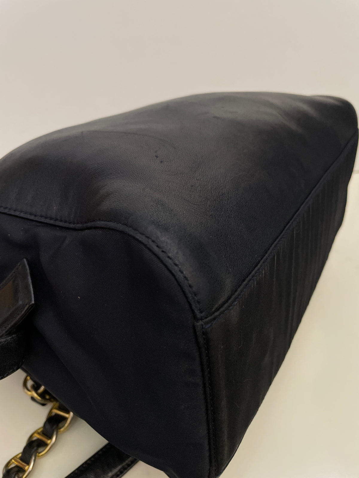 Prada - Borsa A Spalla Logo Impresso Vintage In Pelle E Nylon Blu Scuro&nbsp;Con Tracolla Con Catene
