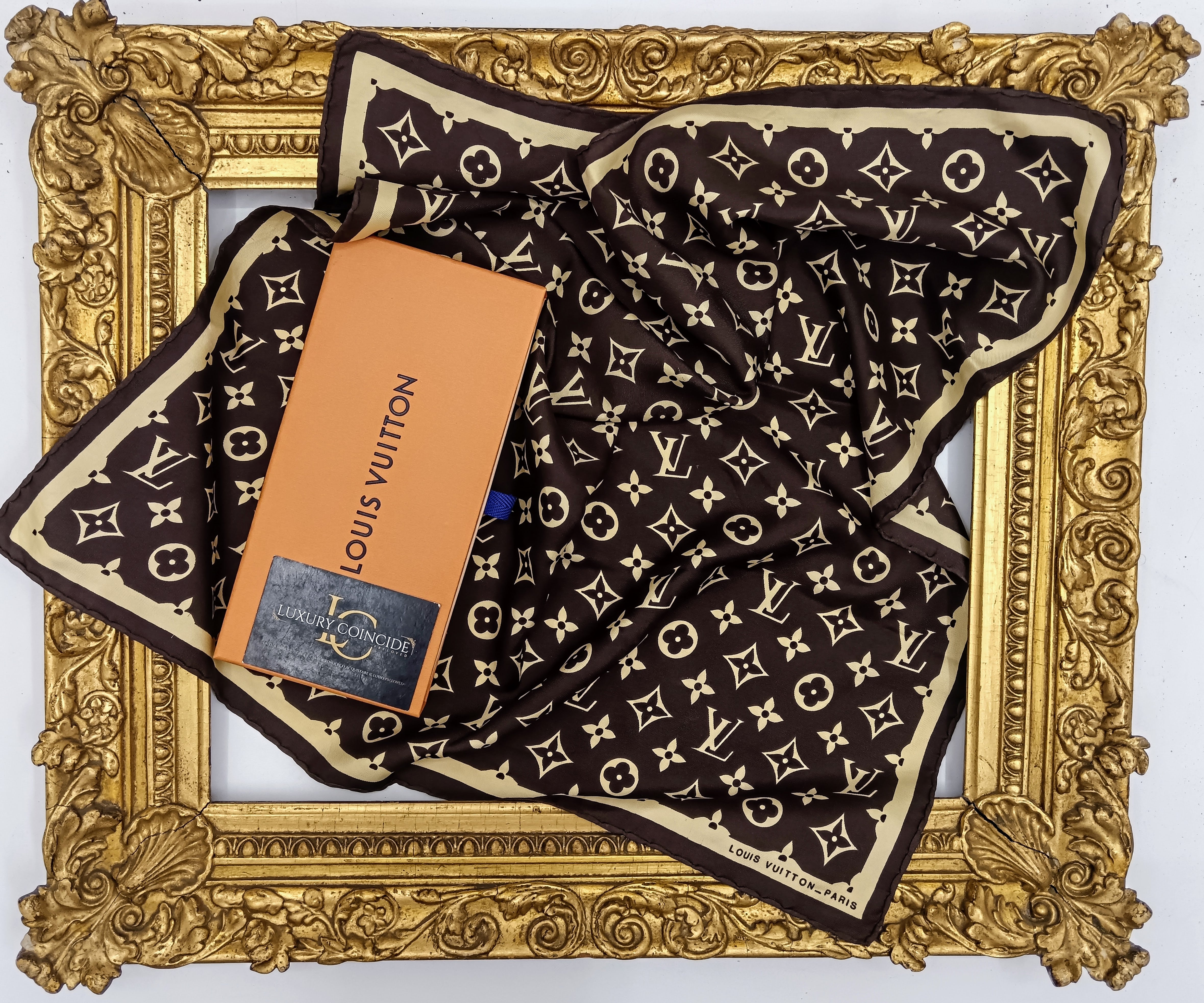 Louis Vuitton – Foulard Monogram in Seta Marrone &amp; Beige
