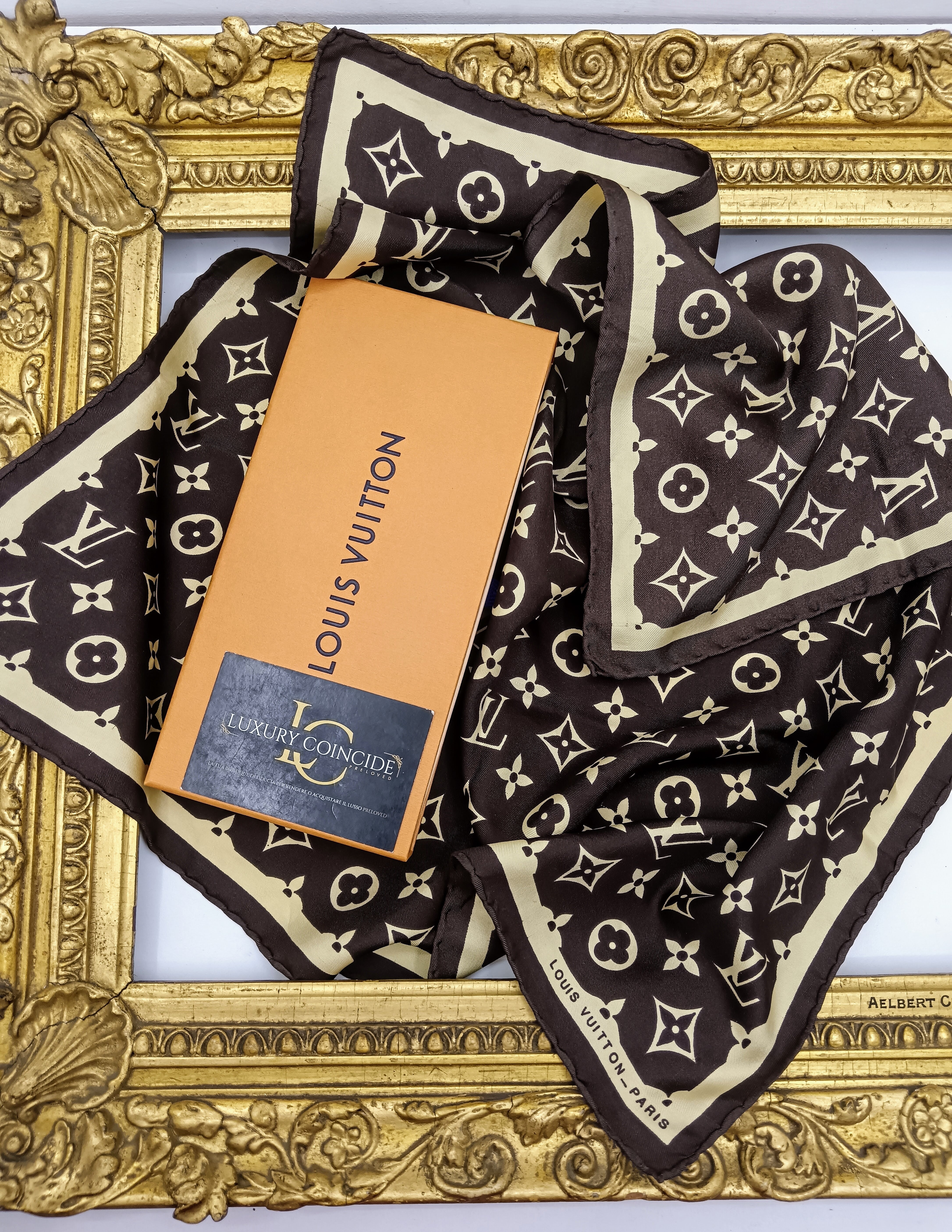 Louis Vuitton – Foulard Monogram in Seta Marrone &amp; Beige