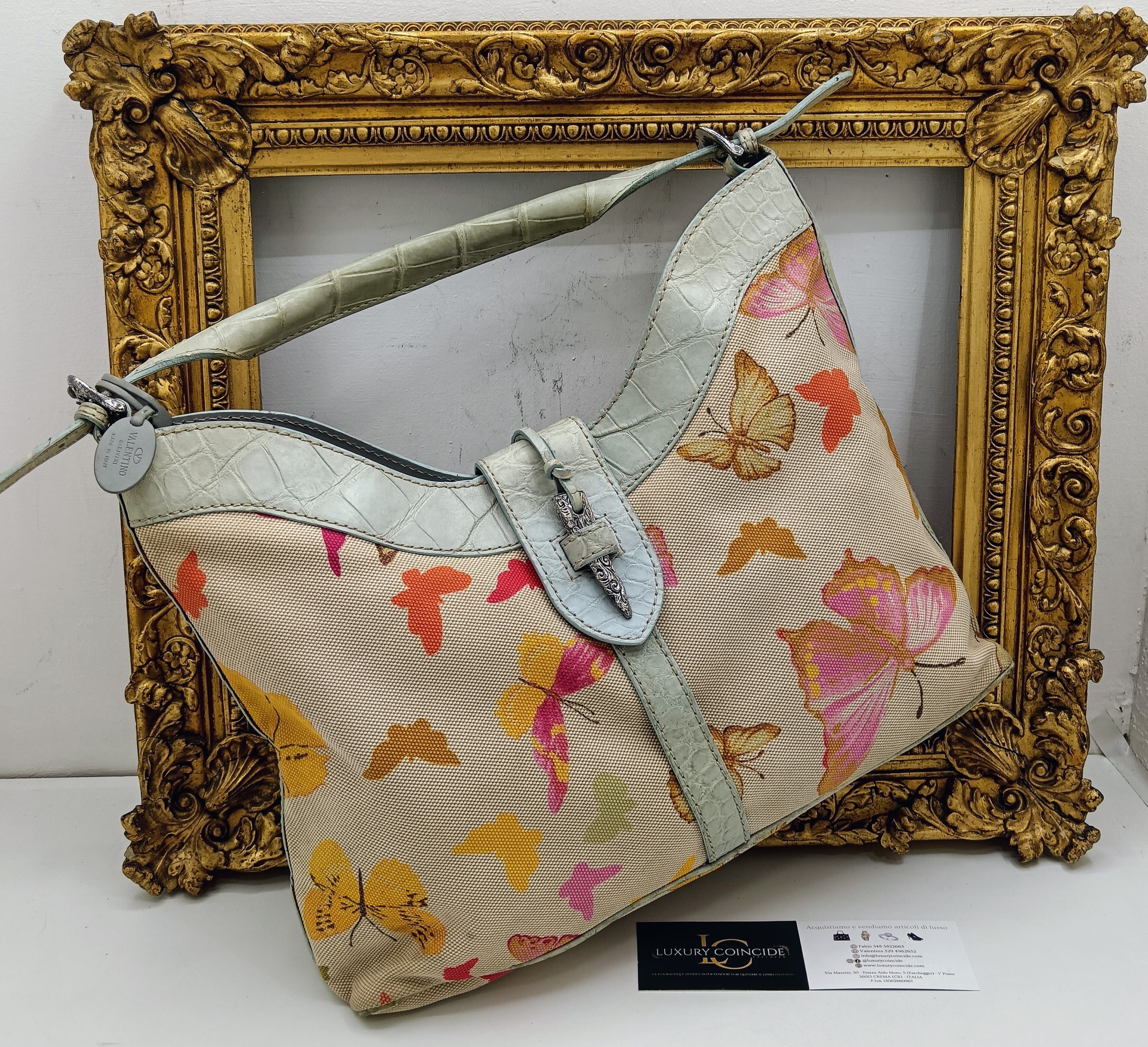 Valentino Garavani – Borsa Hobo in canapa con farfalle e pelle cocco azzurra