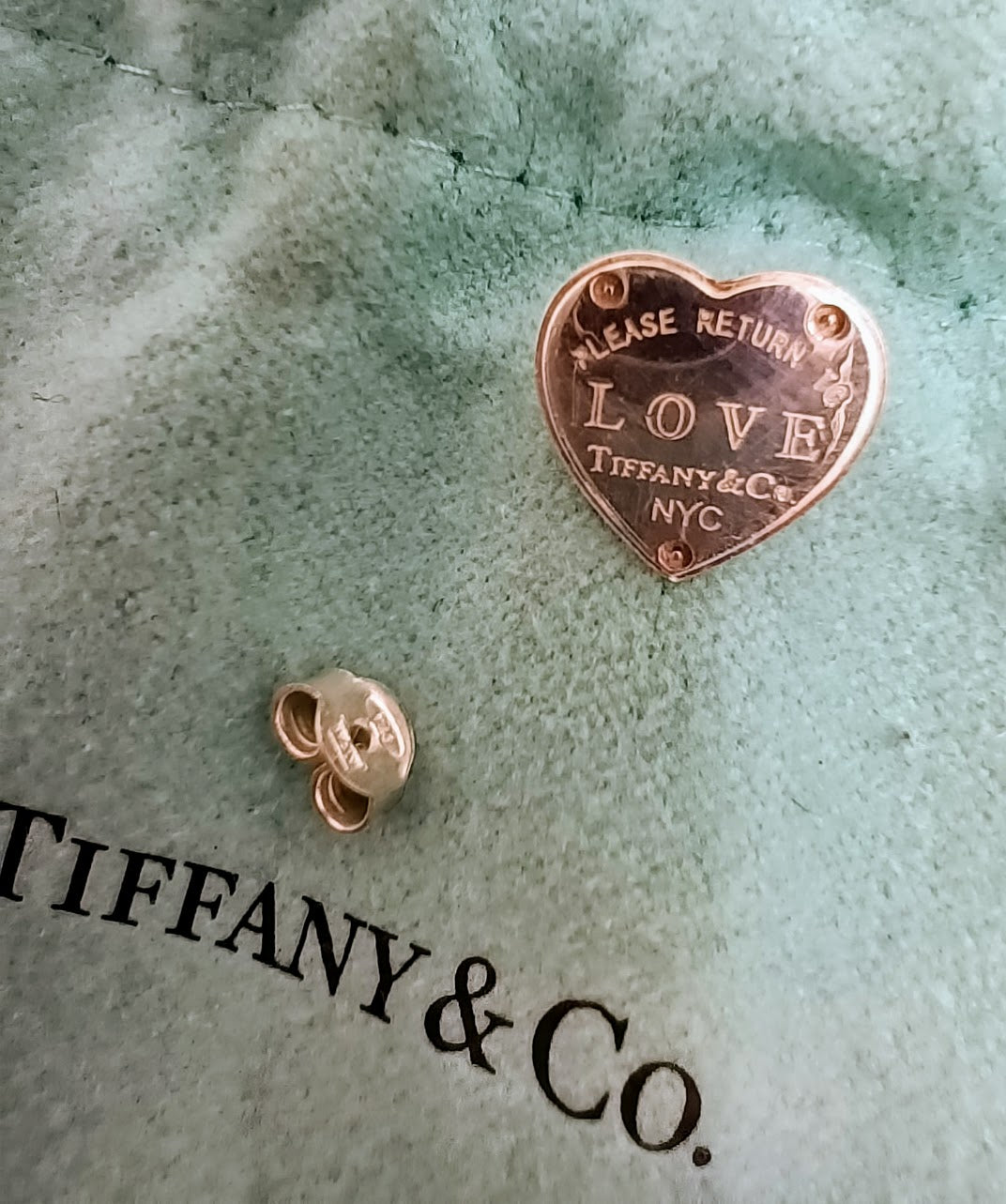Tiffany & Co. – Orecchino Singolo a Lobo in Argento 925 Cuore Inciso