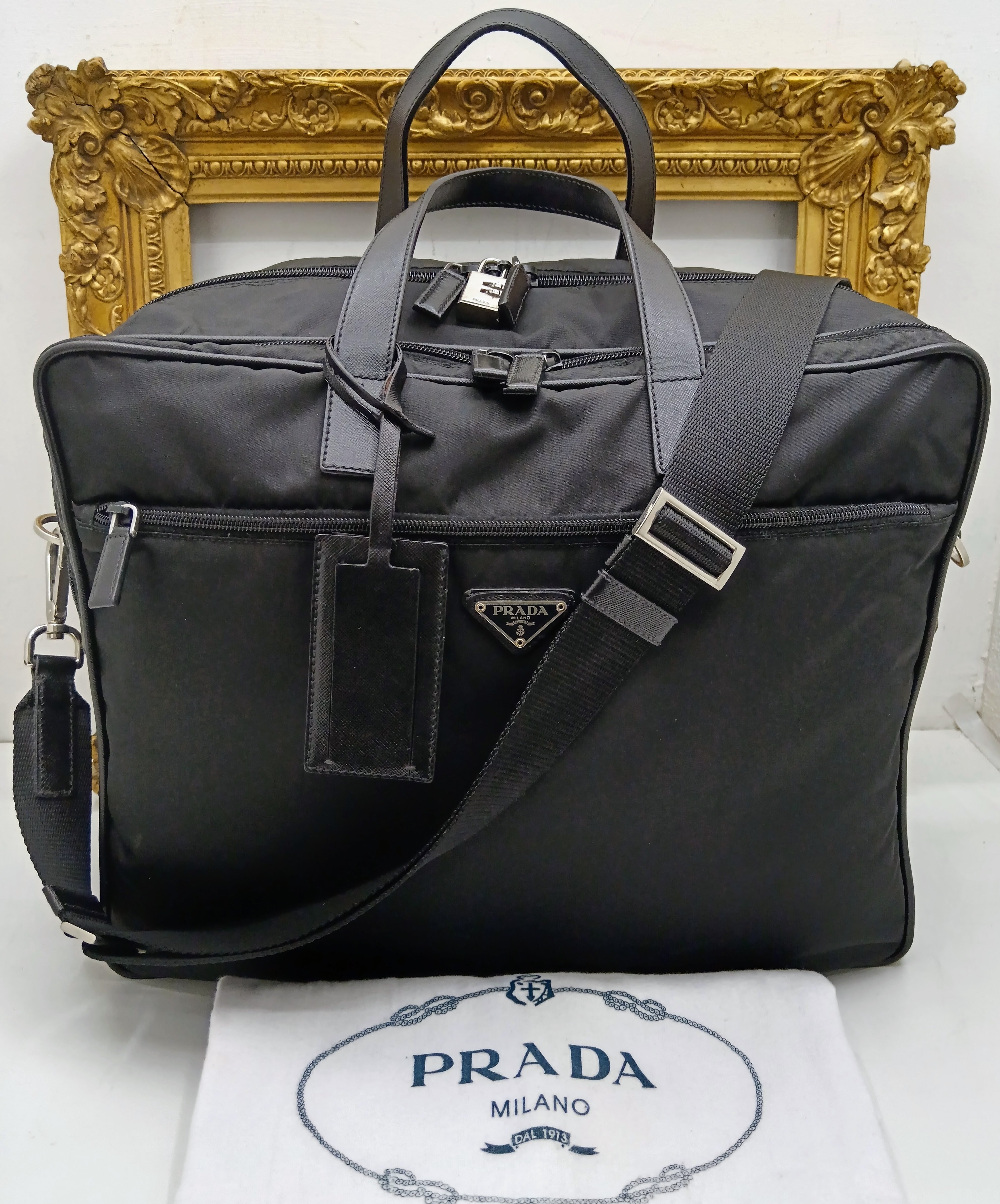 Prada – Cartella Avietta Pilotina Re-Nylon e Pelle Saffiano Nera