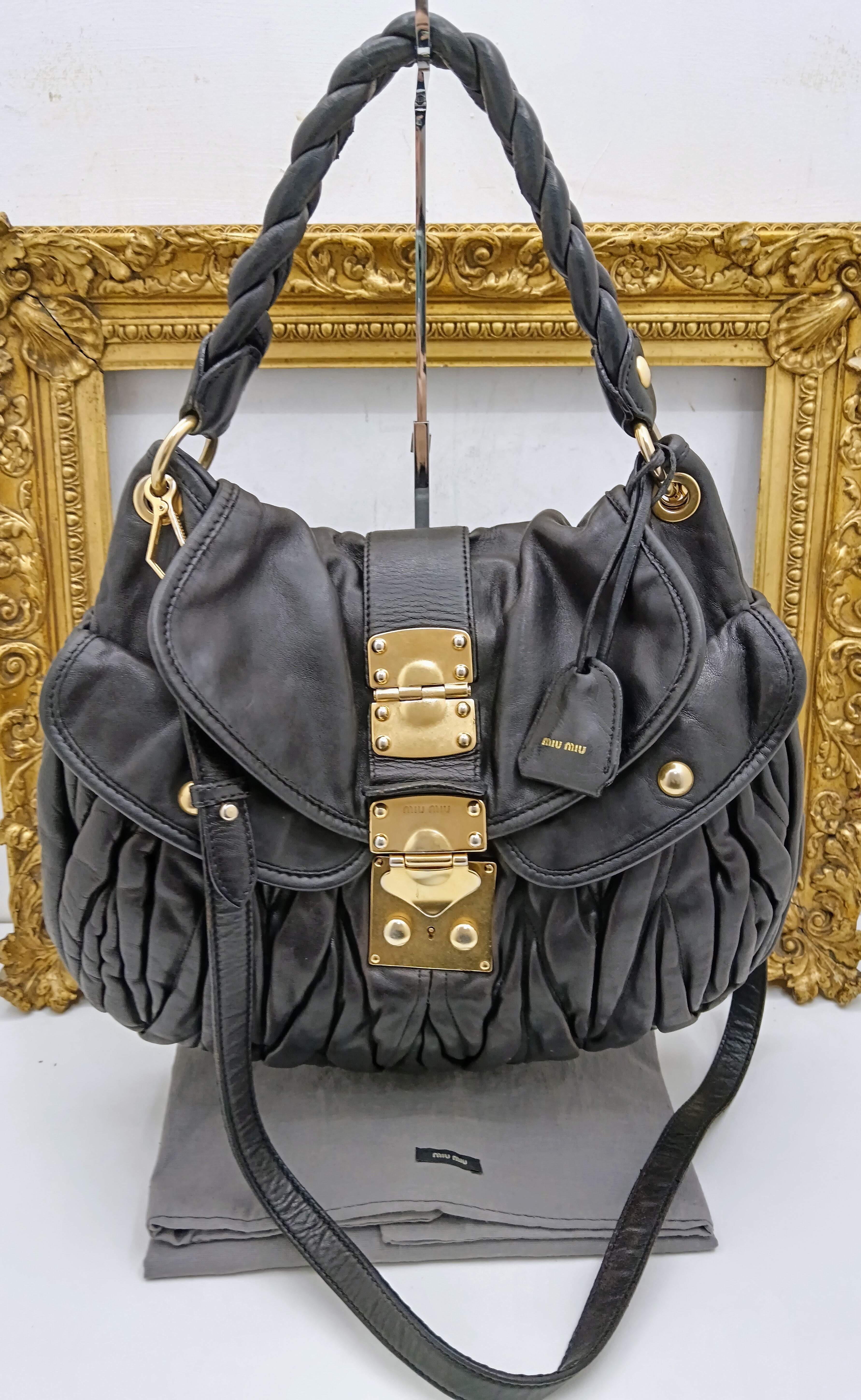 Miu Miu – Coffer Bag Hobo Pelle matelassé nera con tracolla