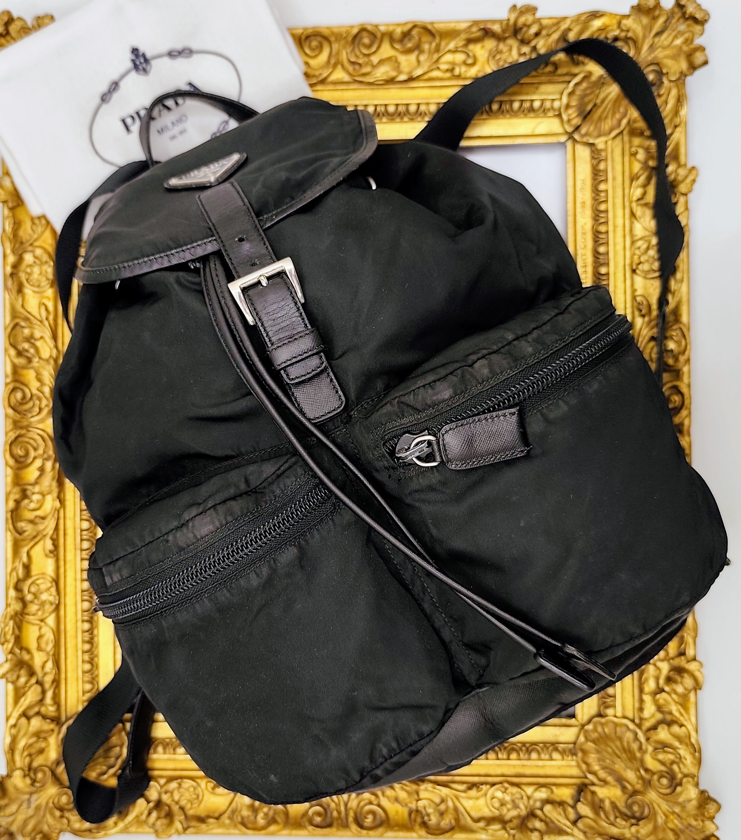 Prada – Zaino Grande in Nylon e Pelle Saffiano Nero Semirigido