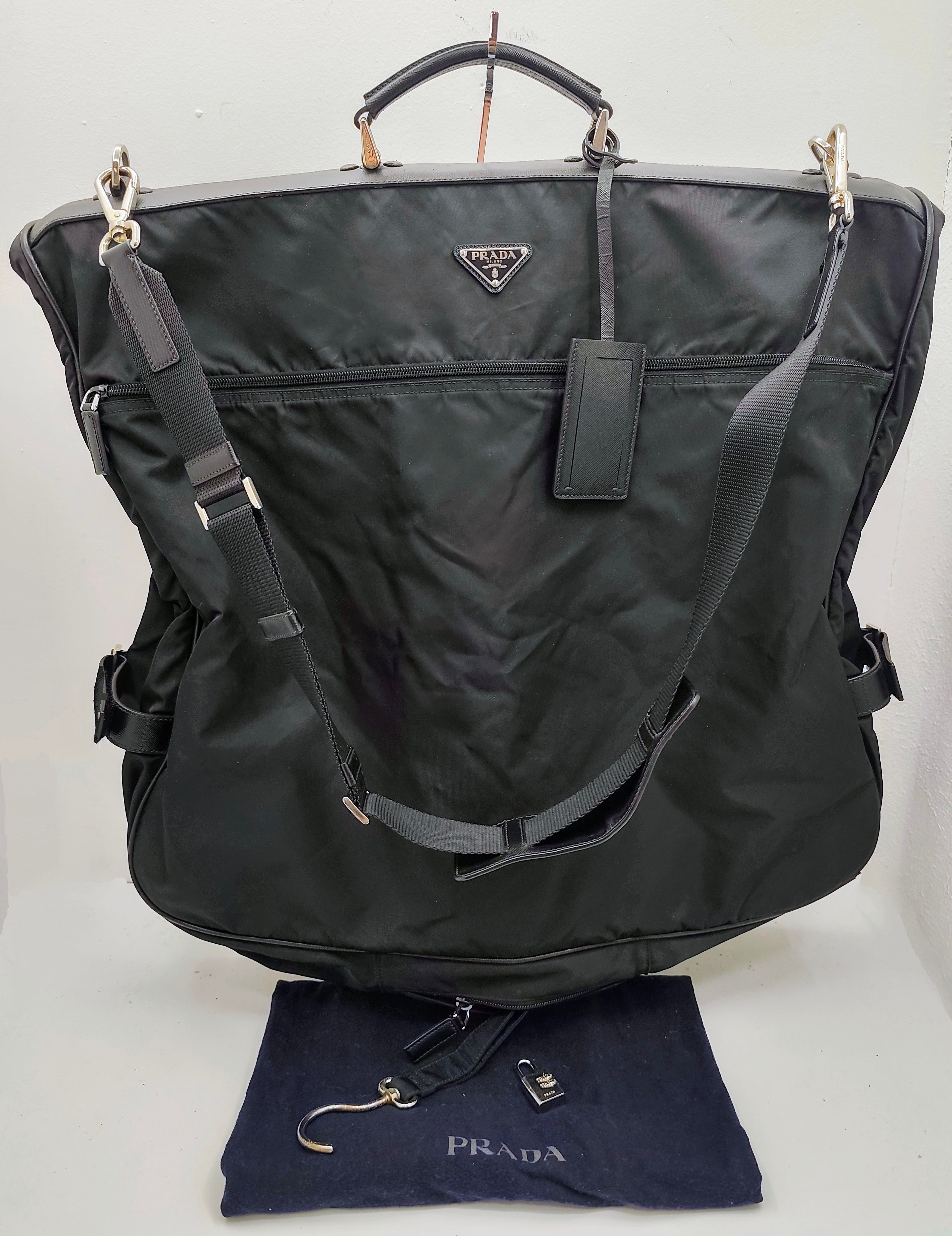 Prada - Borsone Porta Abiti da Viaggio in Re-Nylon e Pelle Nera